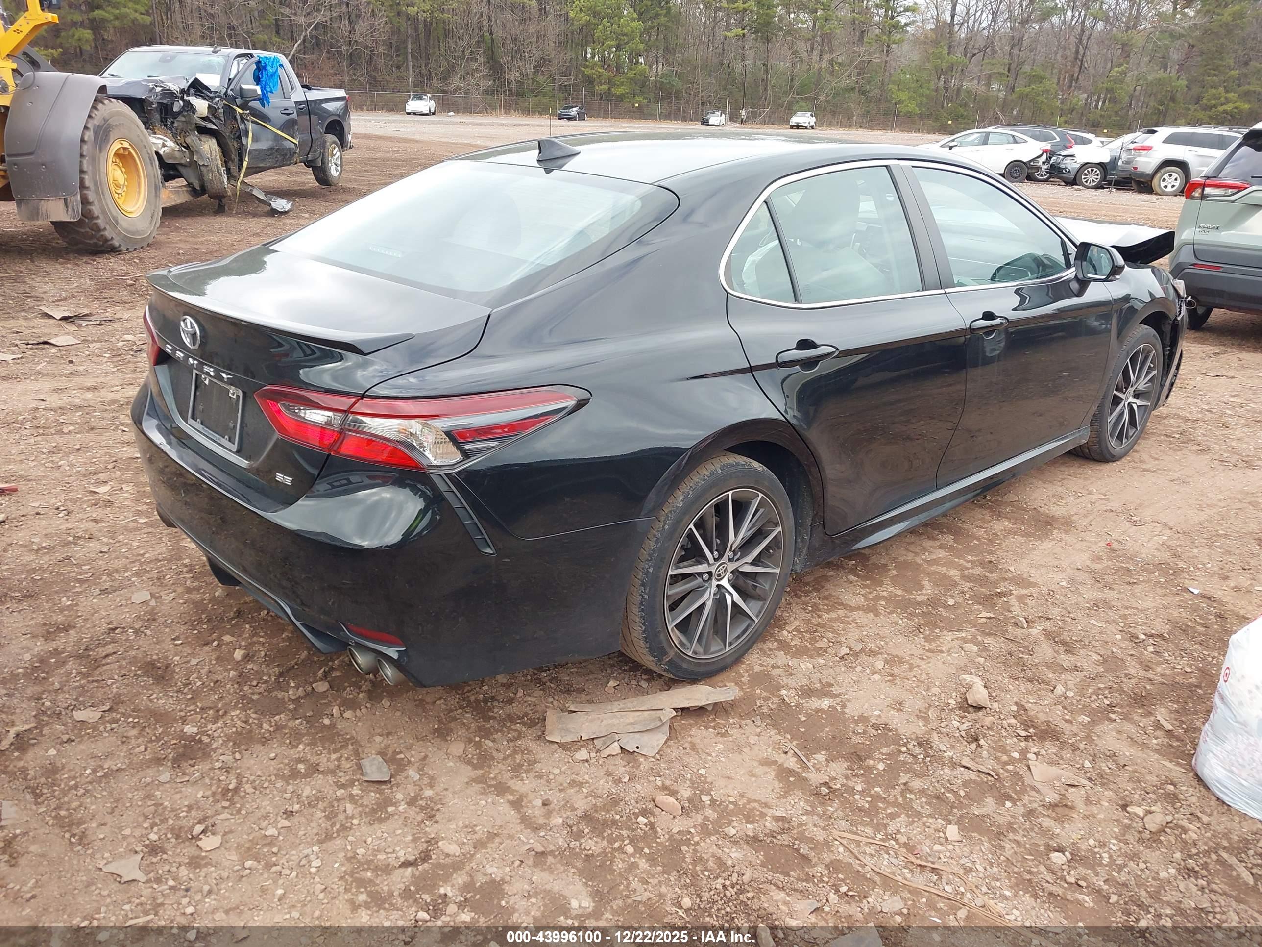 TOYOTA CAMRY image 4