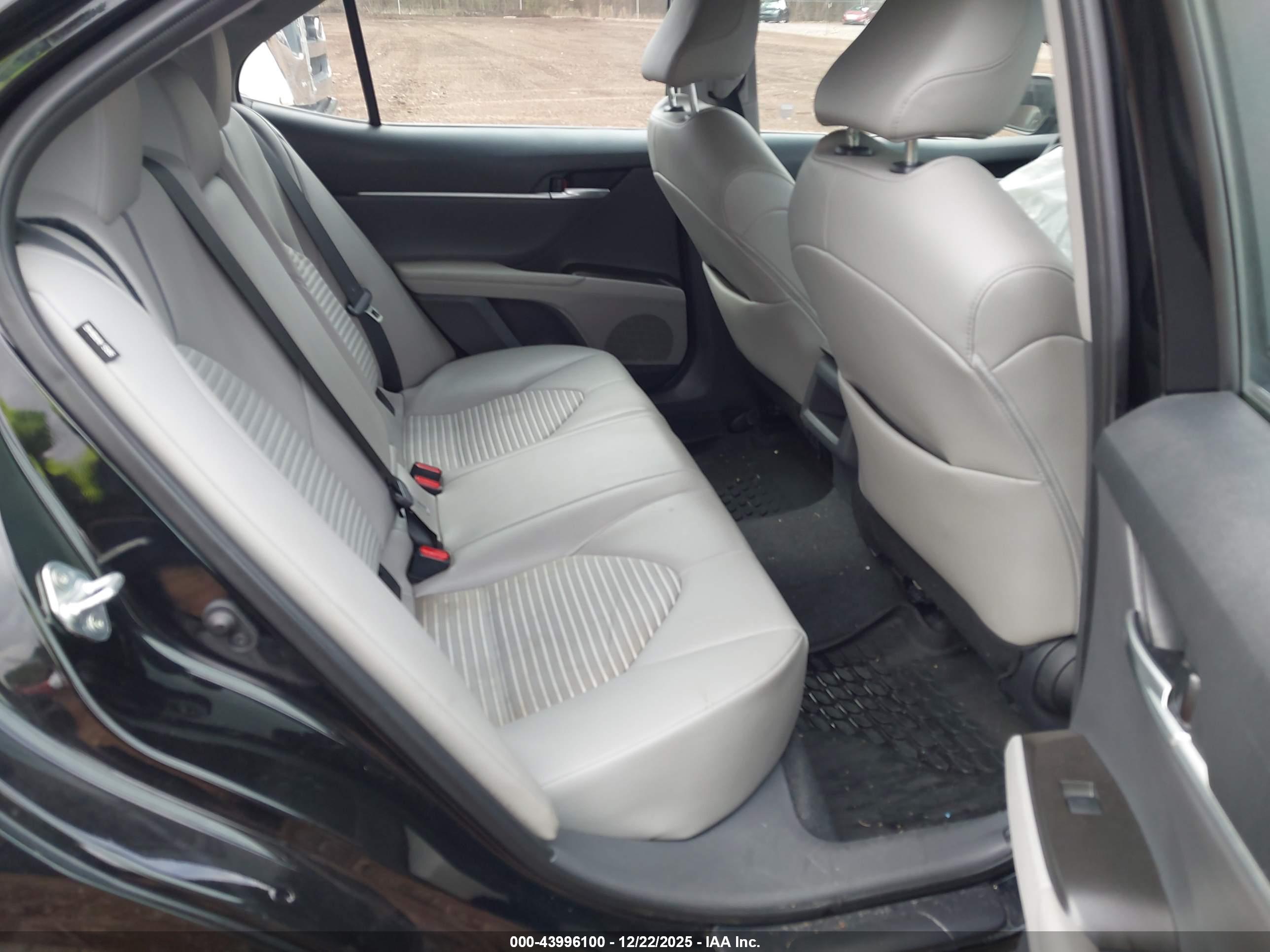 TOYOTA CAMRY image 8
