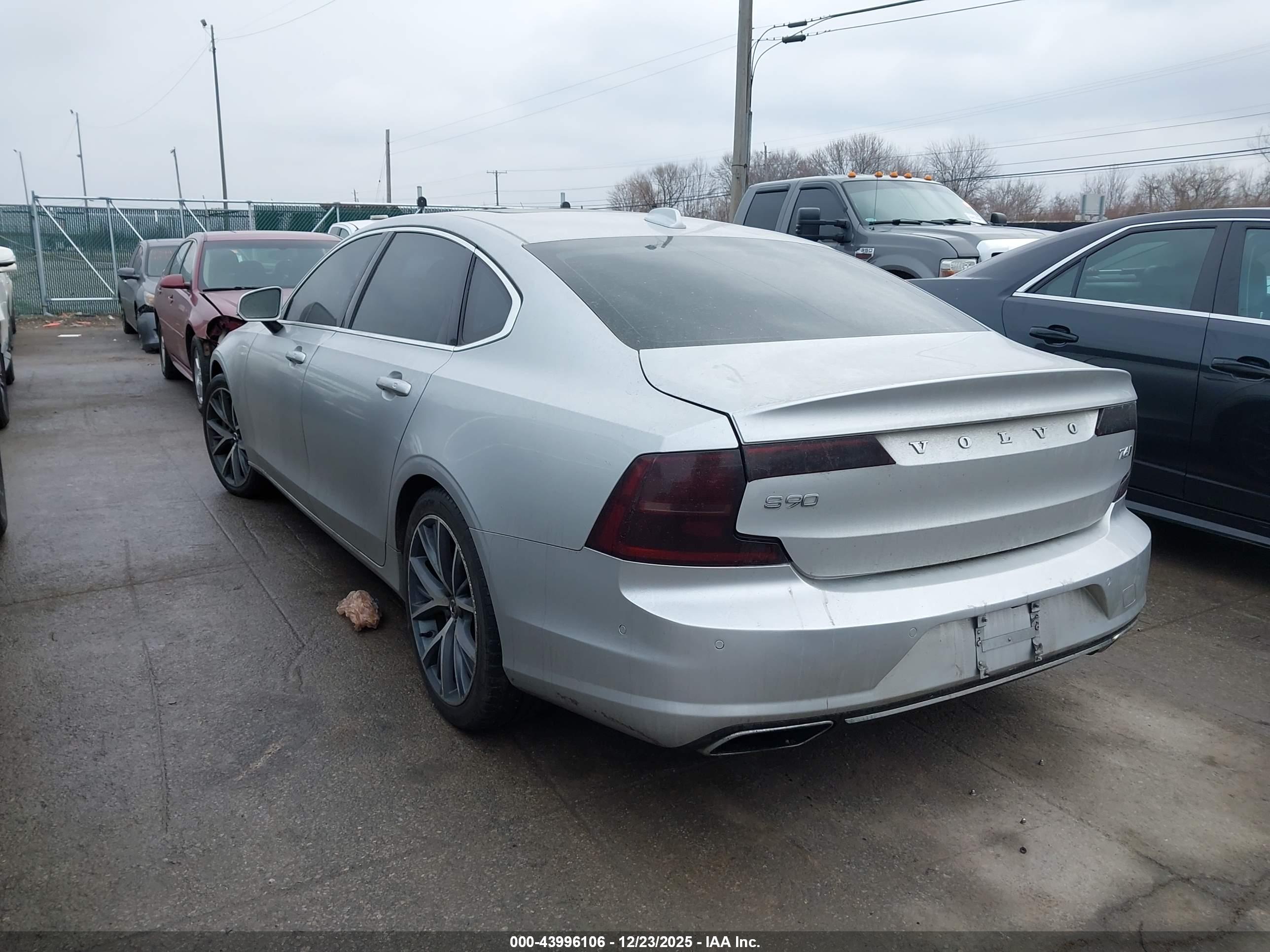 VOLVO S90 image 3