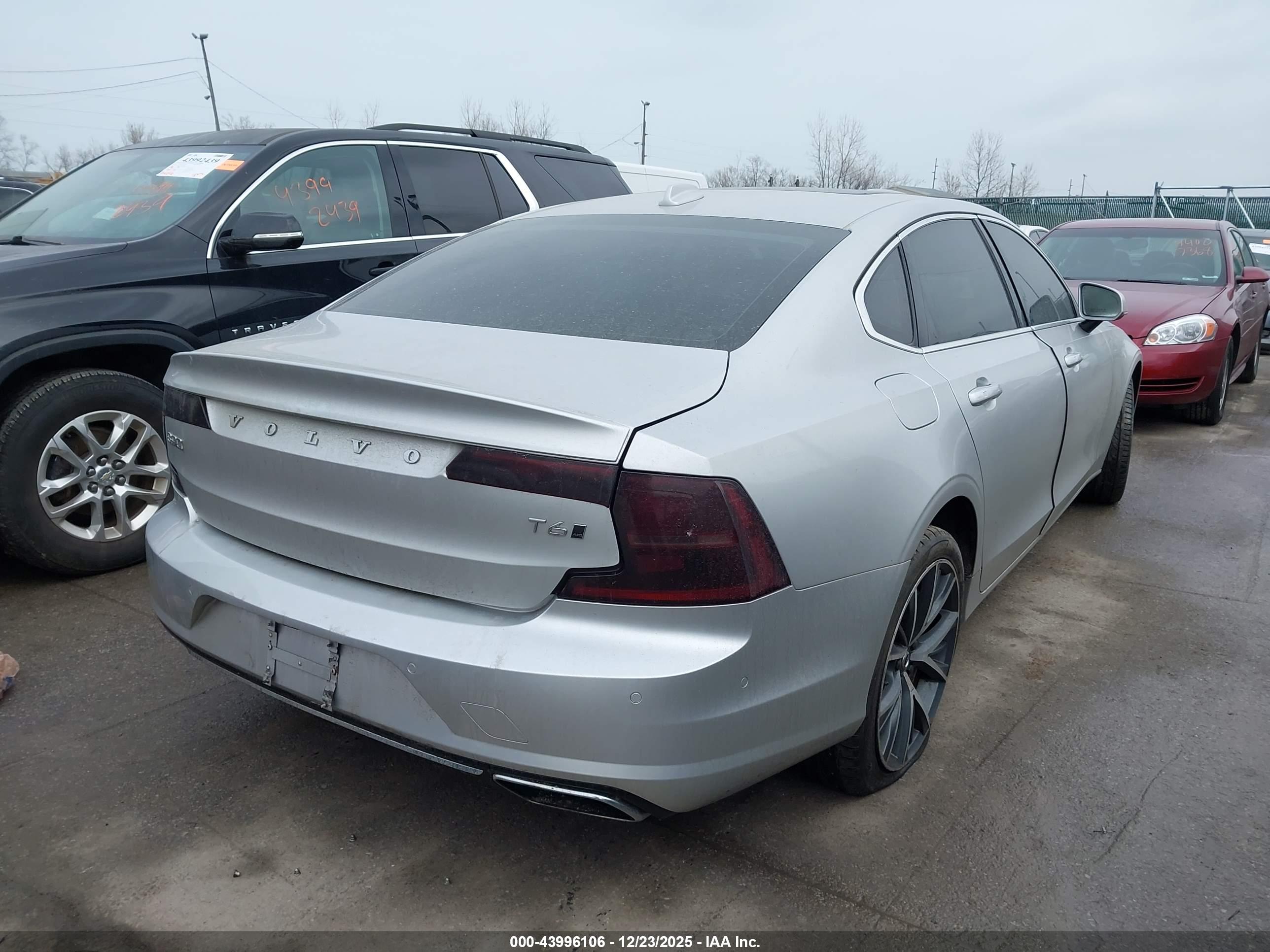 VOLVO S90 image 4