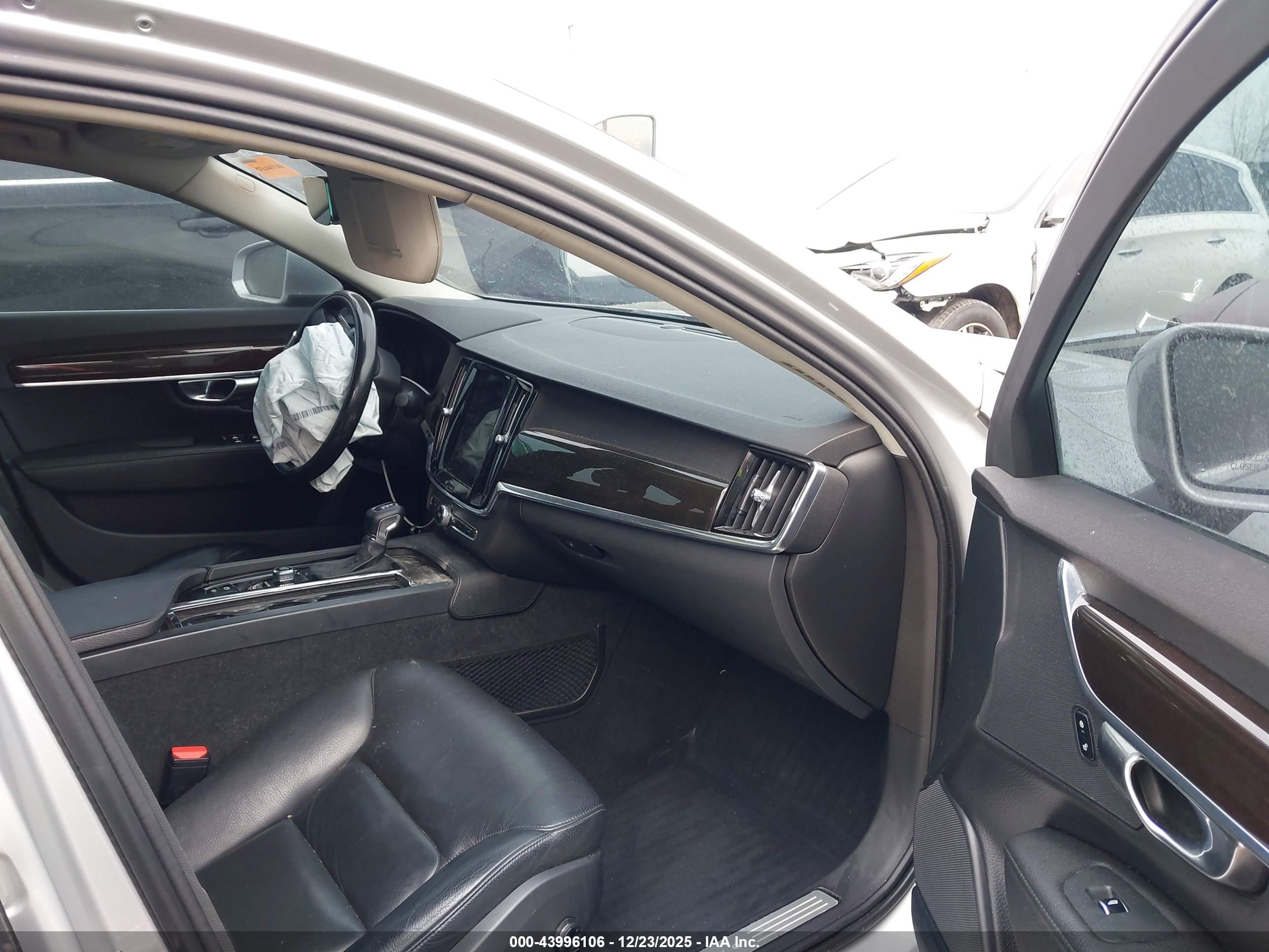VOLVO S90 image 5