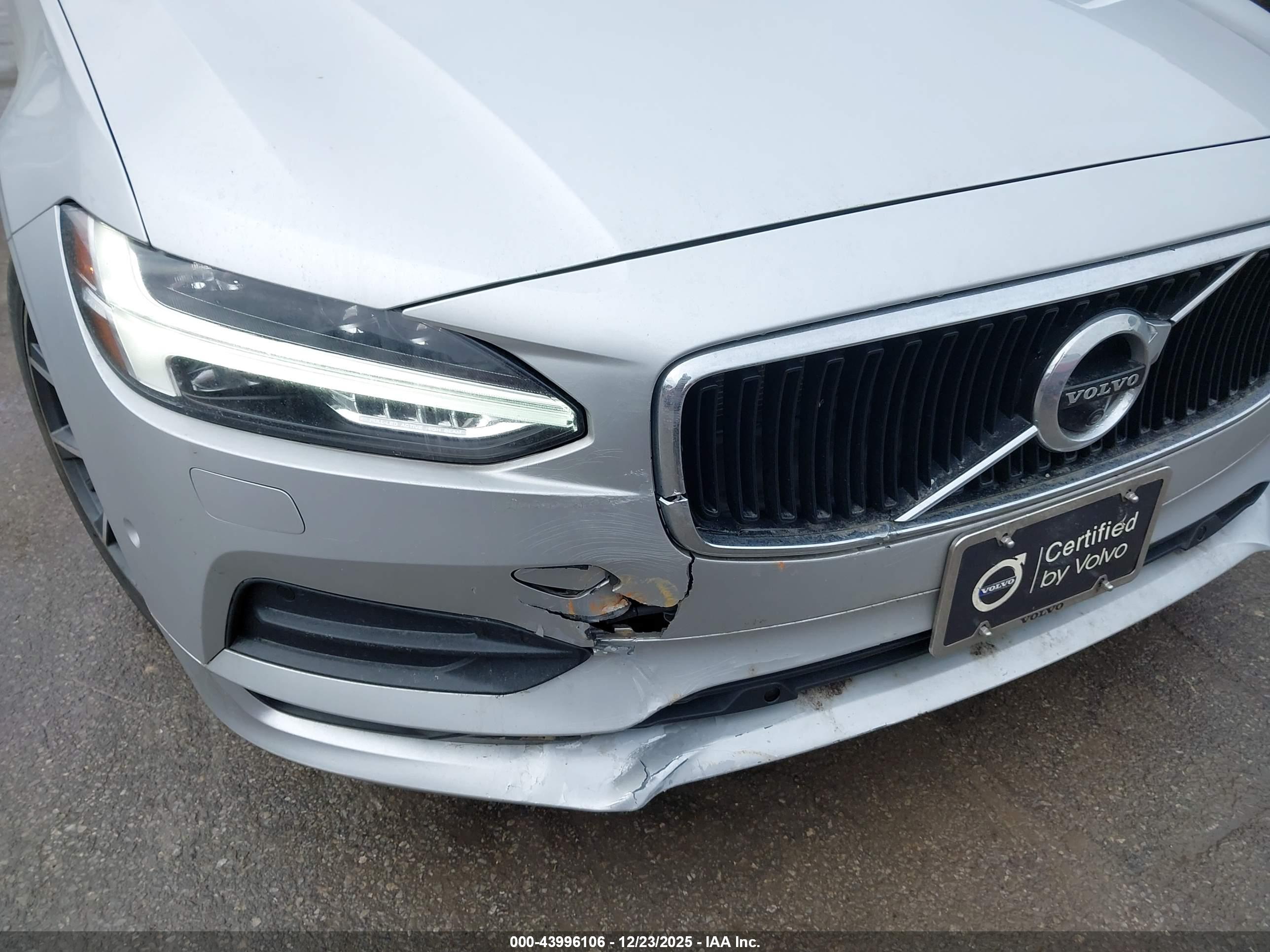 VOLVO S90 image 6