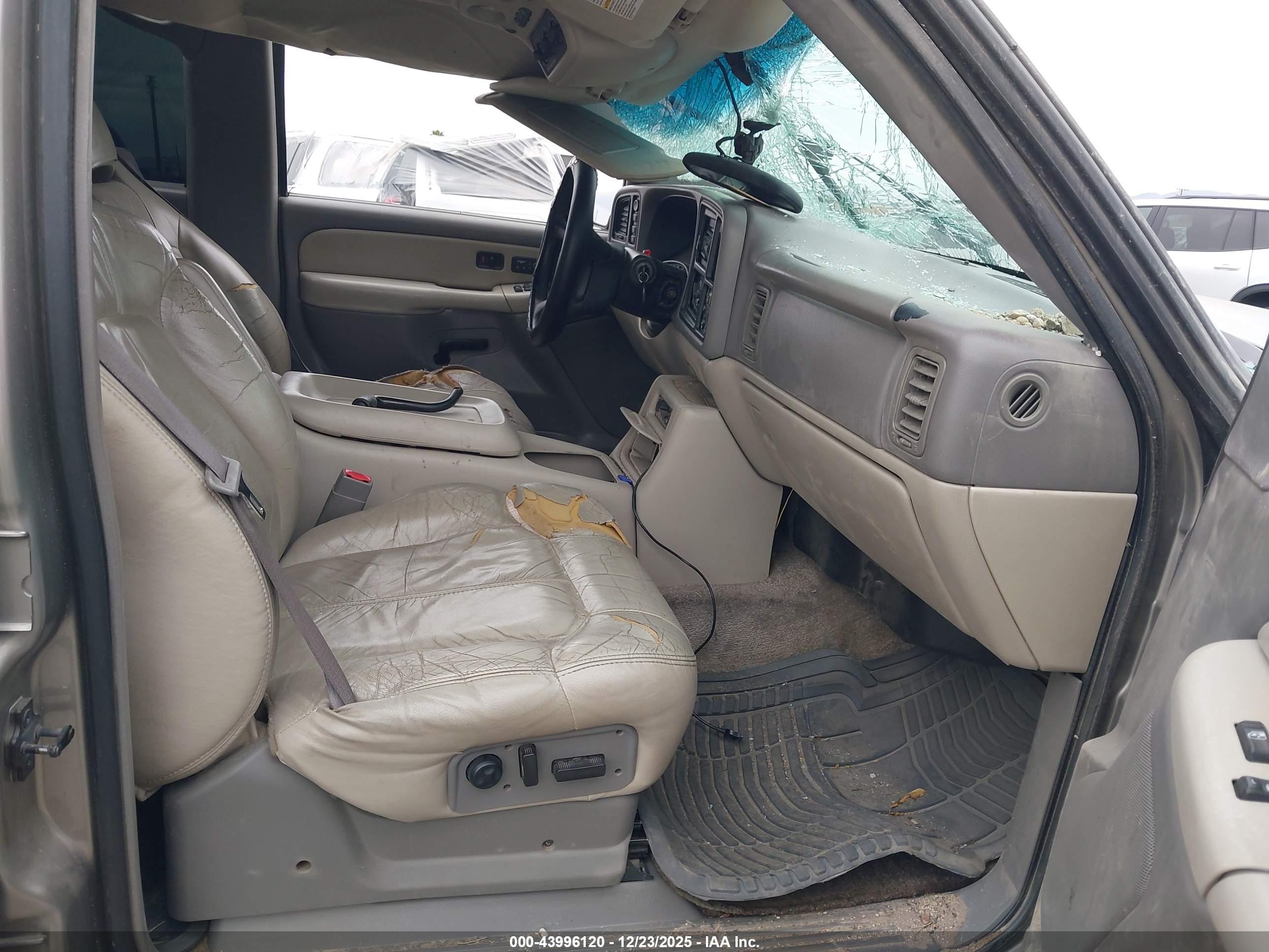 CHEVROLET SUBURBAN image 5