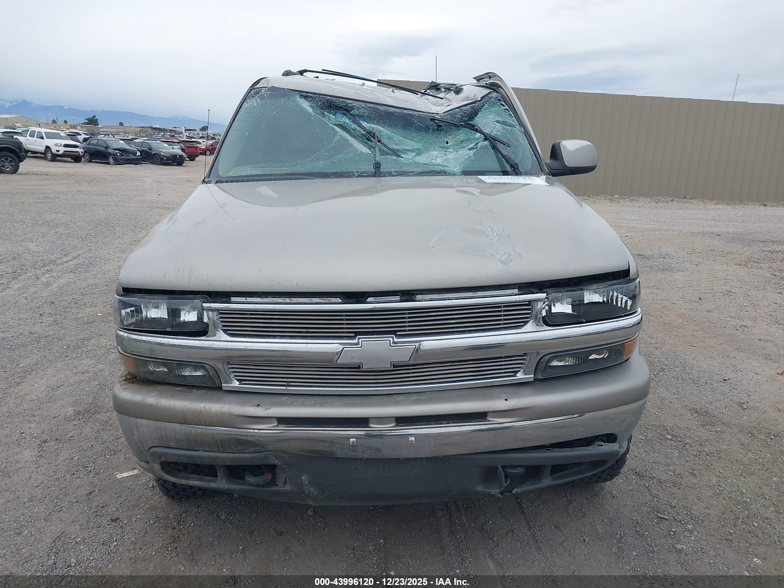 CHEVROLET SUBURBAN image 6