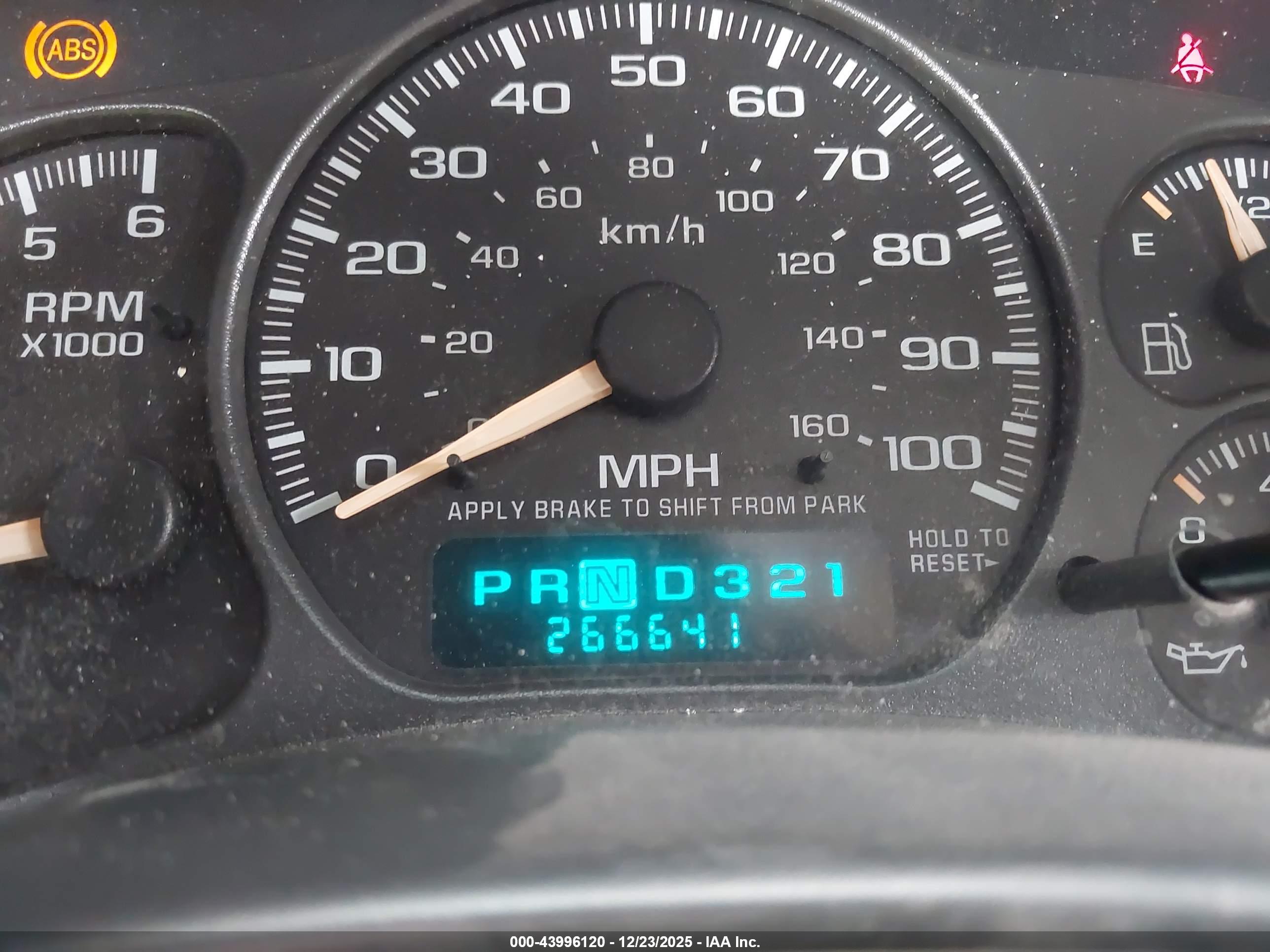 CHEVROLET SUBURBAN image 7