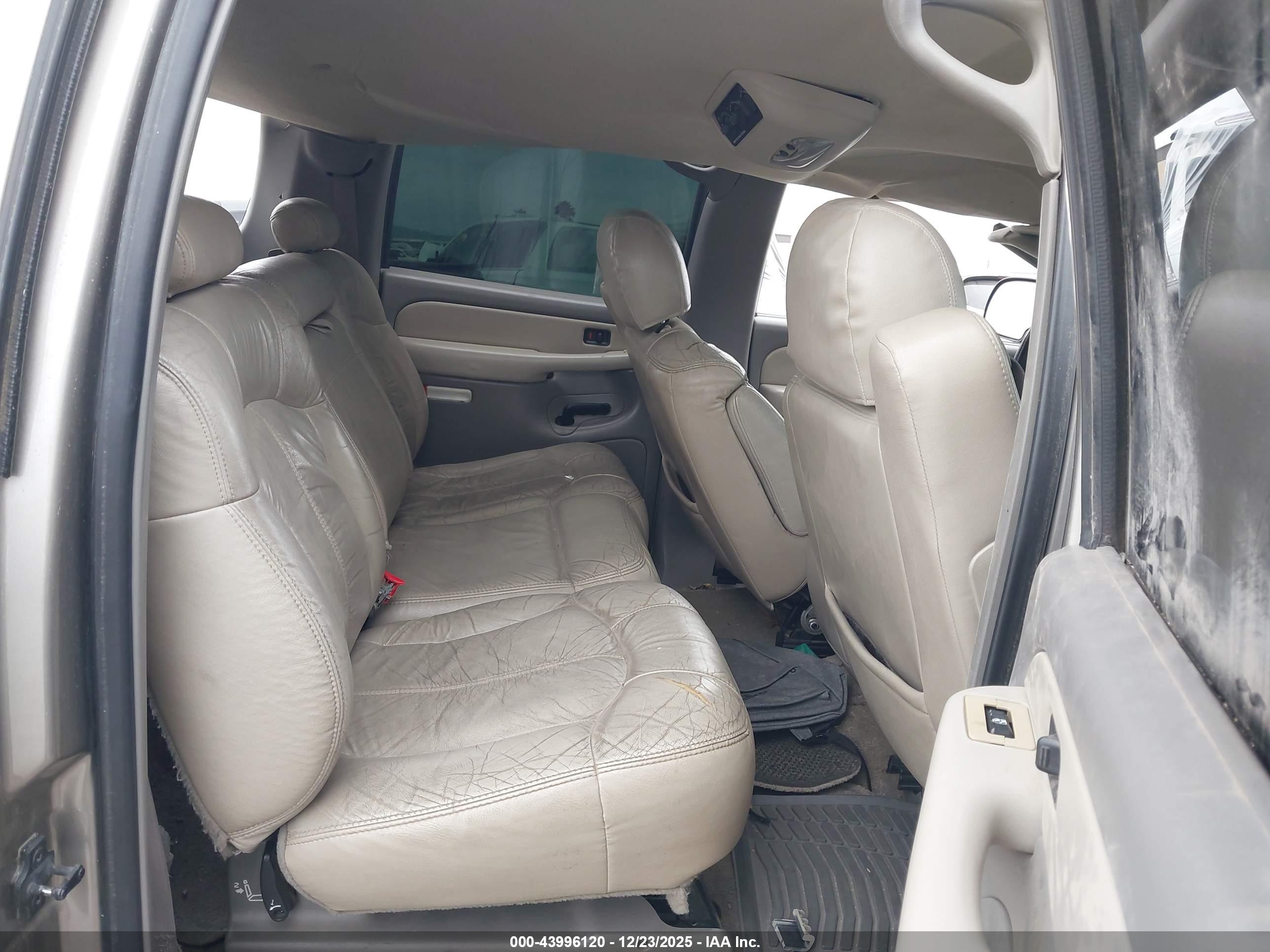 CHEVROLET SUBURBAN image 8