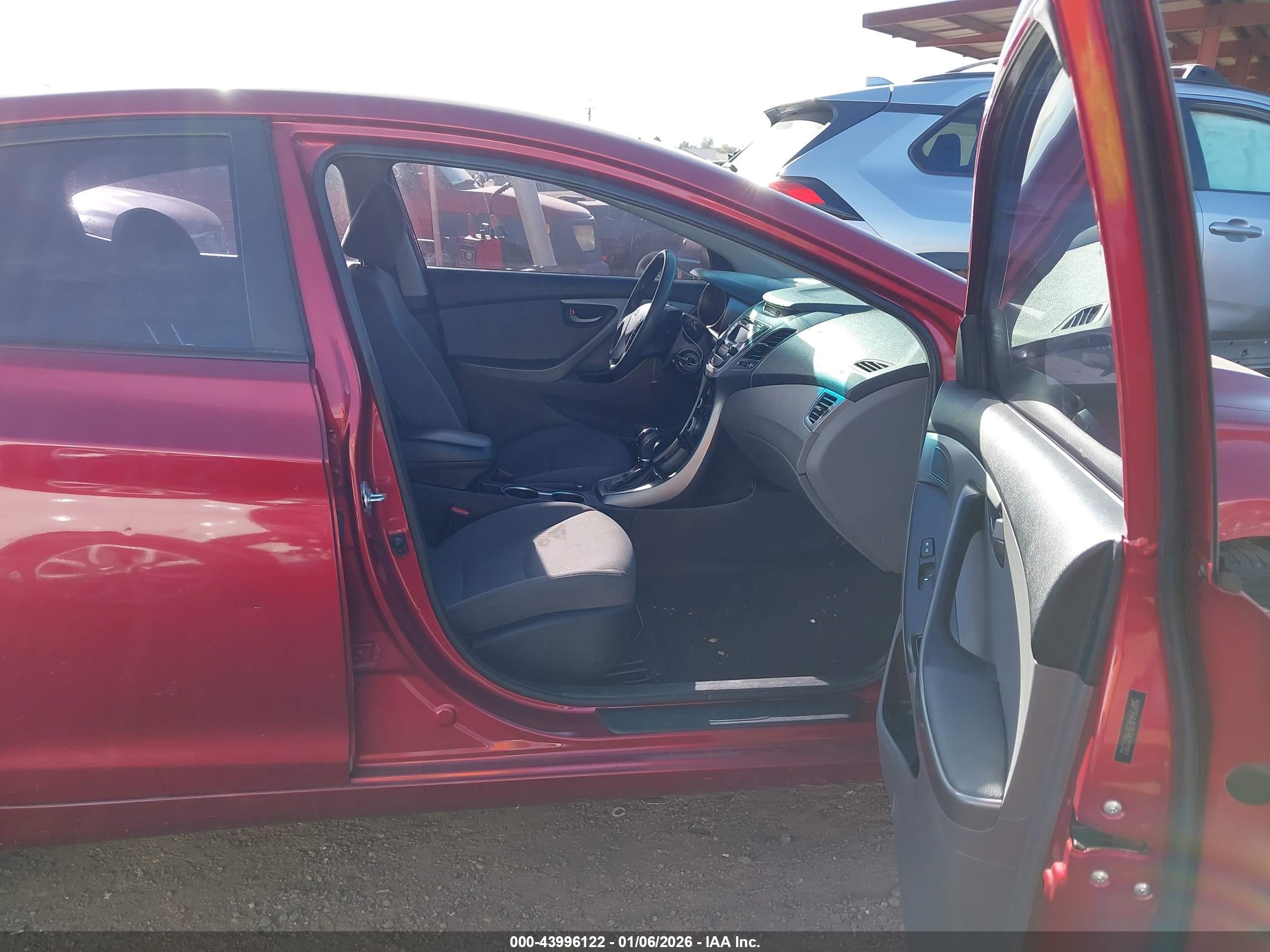HYUNDAI ELANTRA image 5