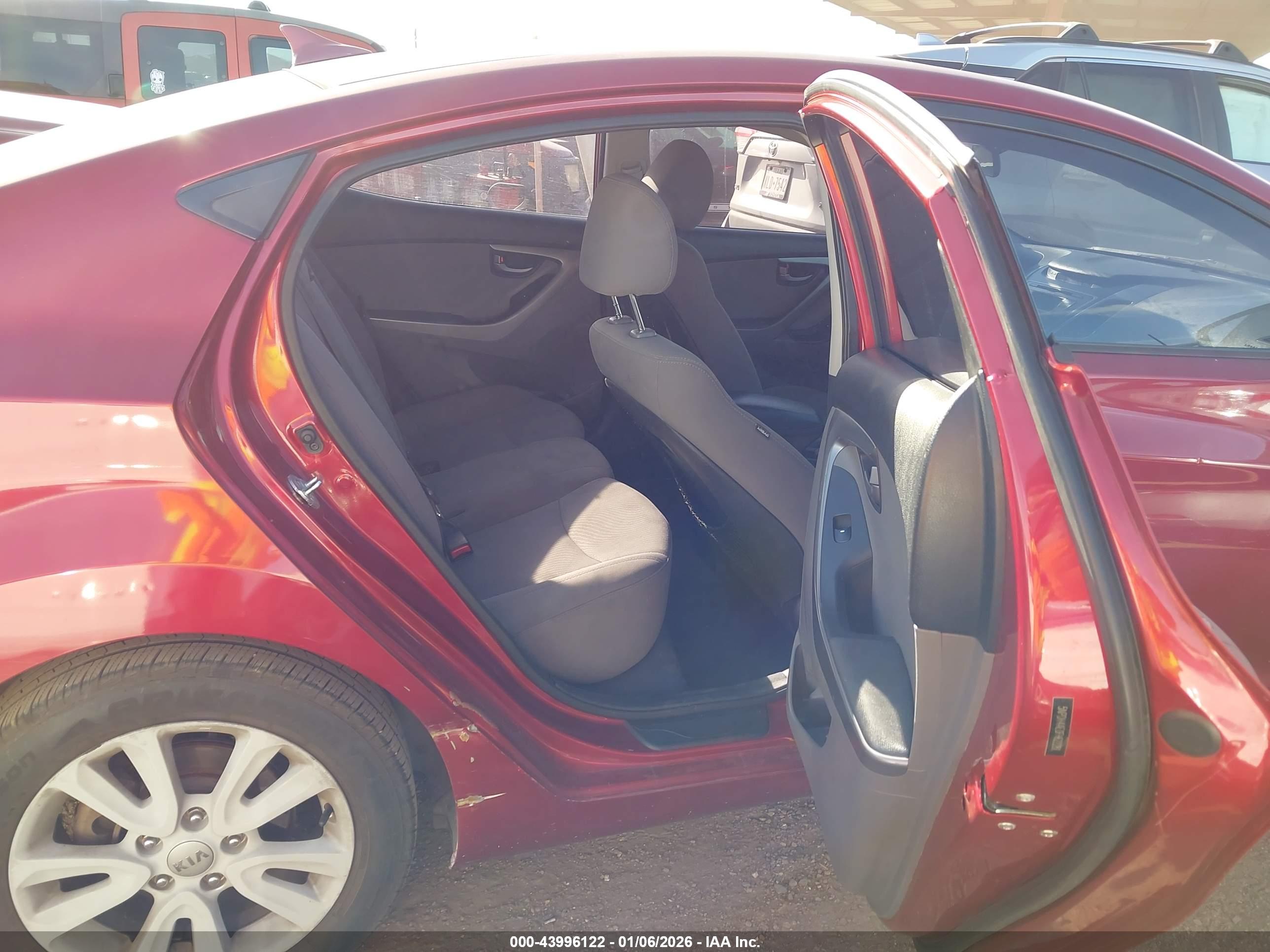 HYUNDAI ELANTRA image 8