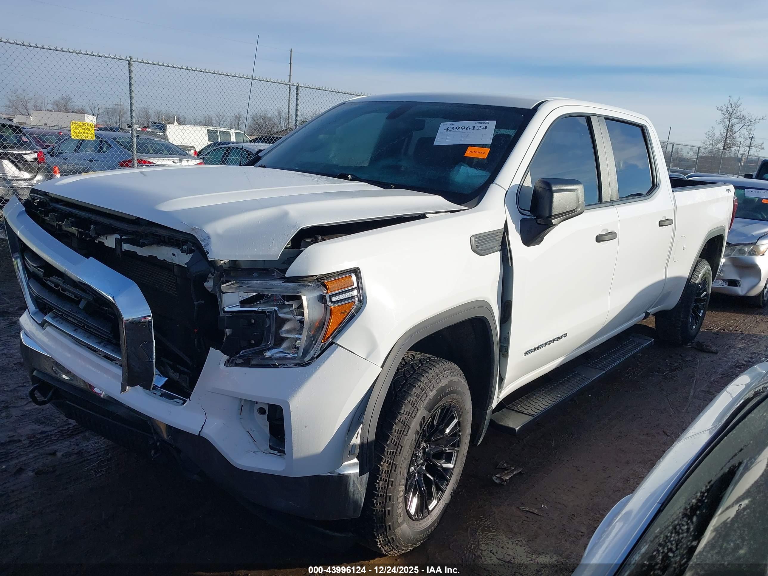 GMC SIERRA image 2