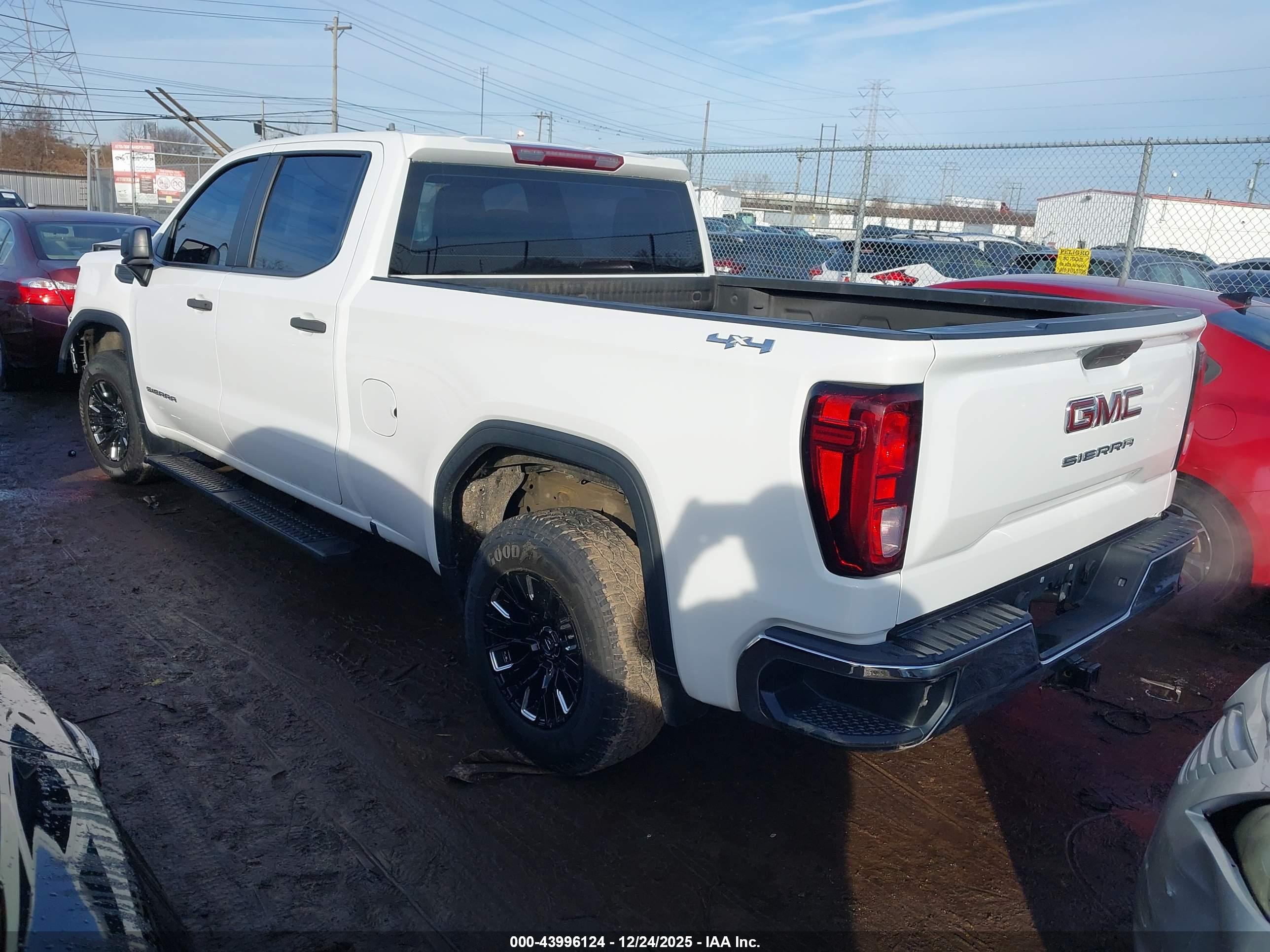 GMC SIERRA image 3