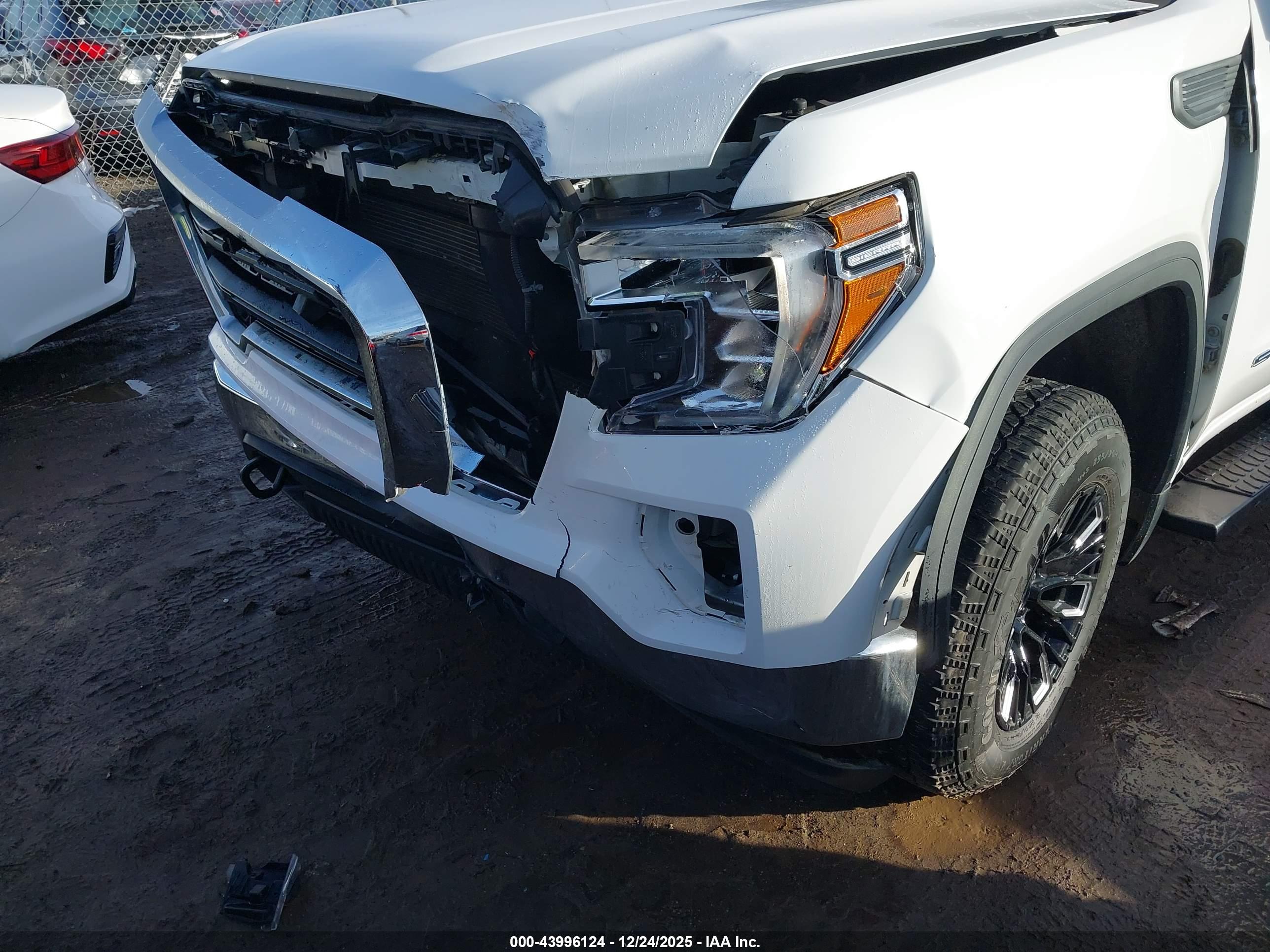 GMC SIERRA image 6