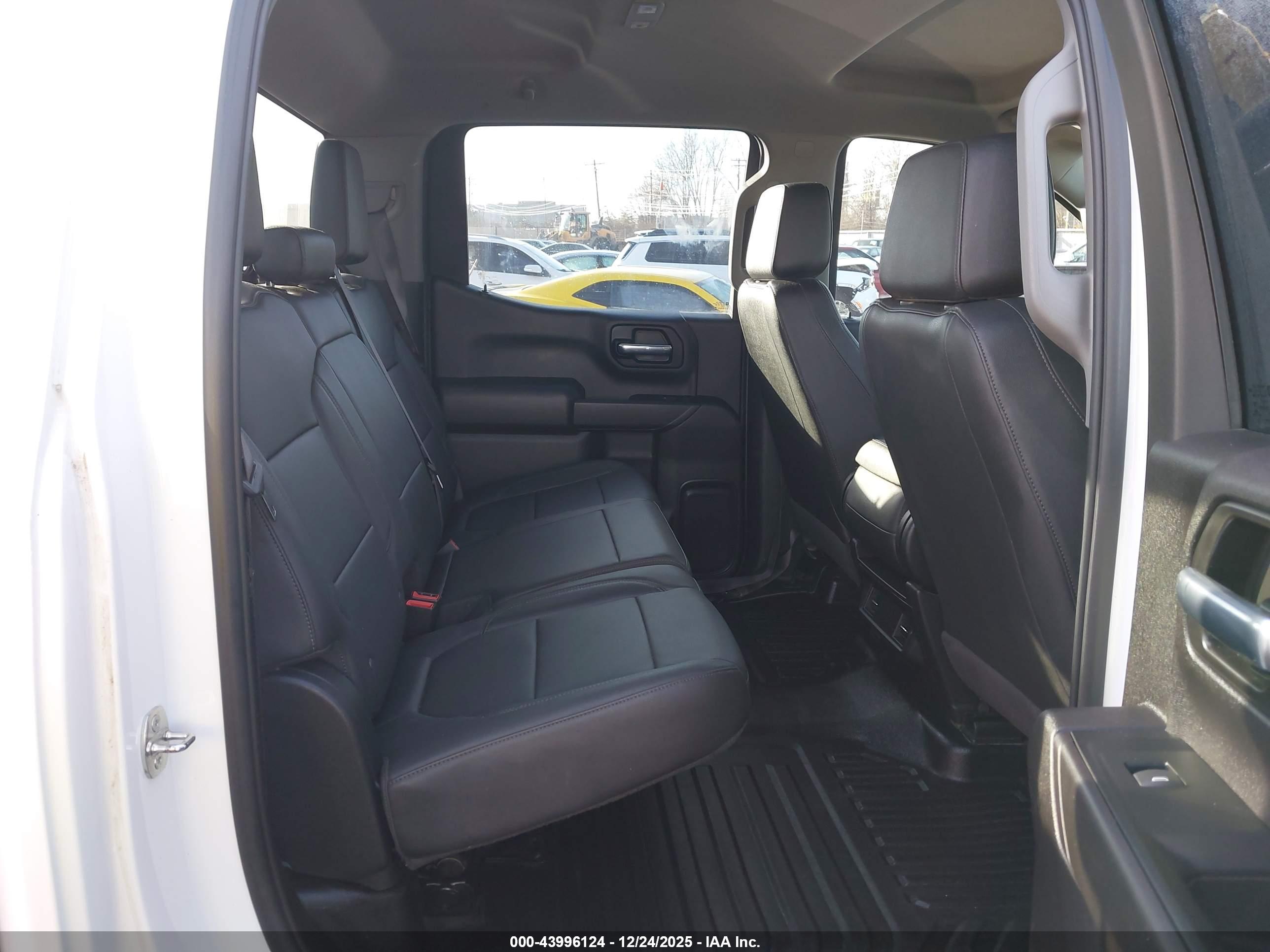 GMC SIERRA image 8