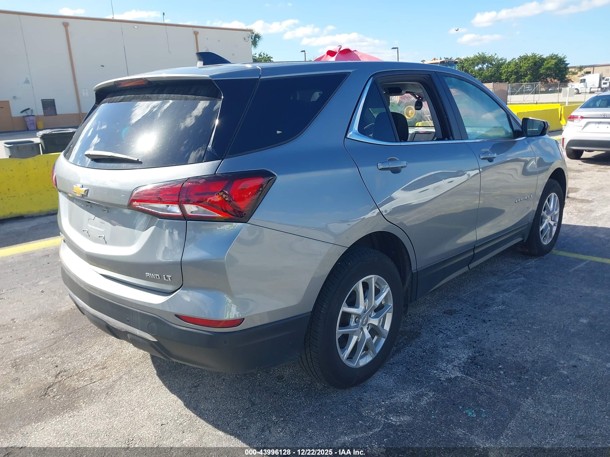 CHEVROLET EQUINOX image 4