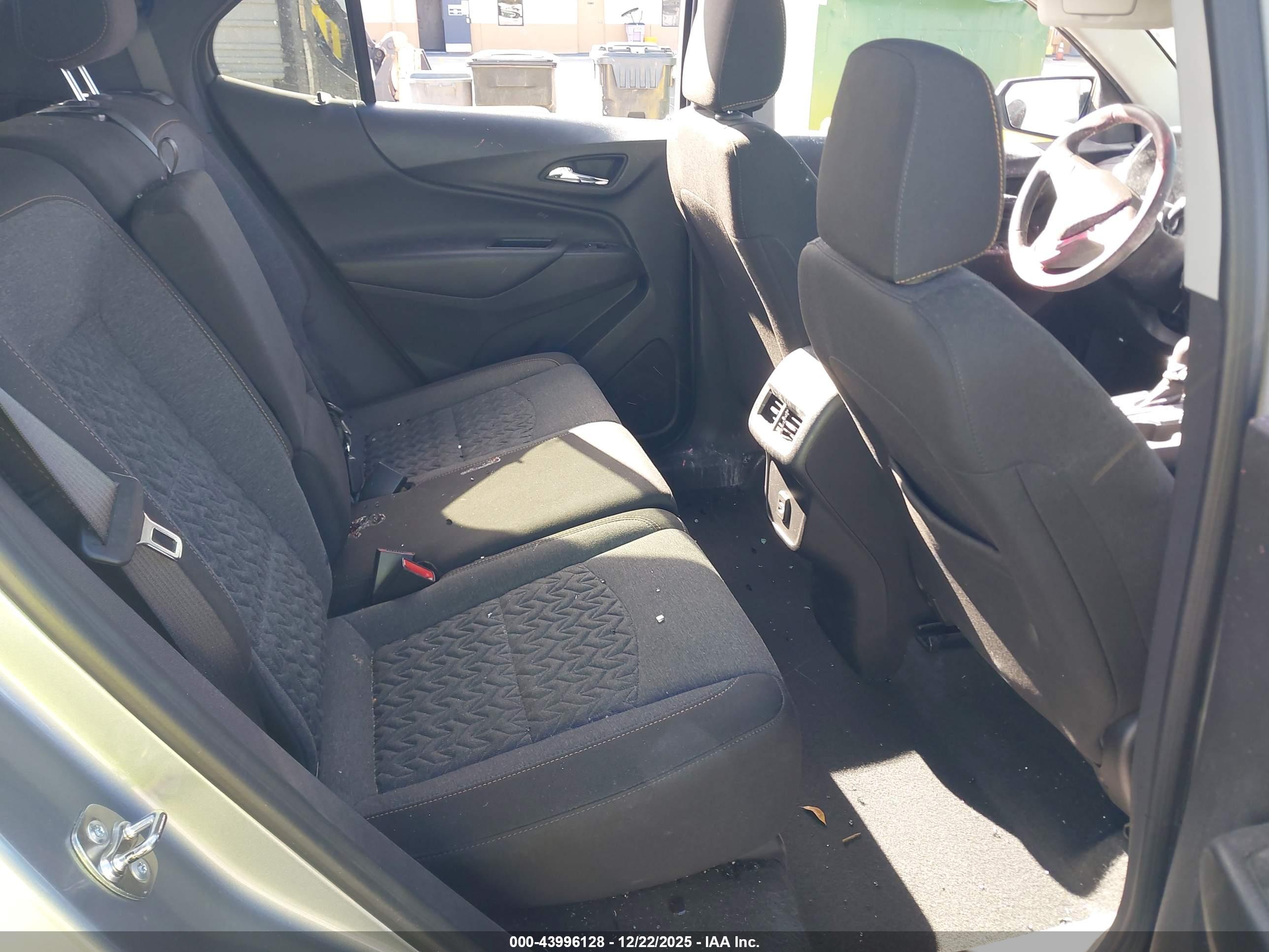 CHEVROLET EQUINOX image 8