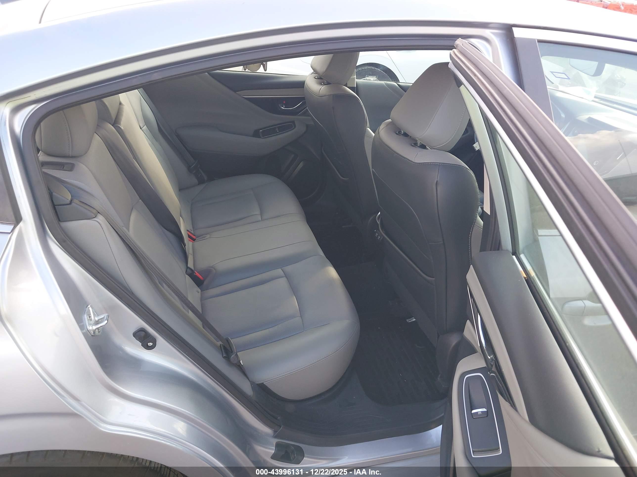 SUBARU LEGACY image 8