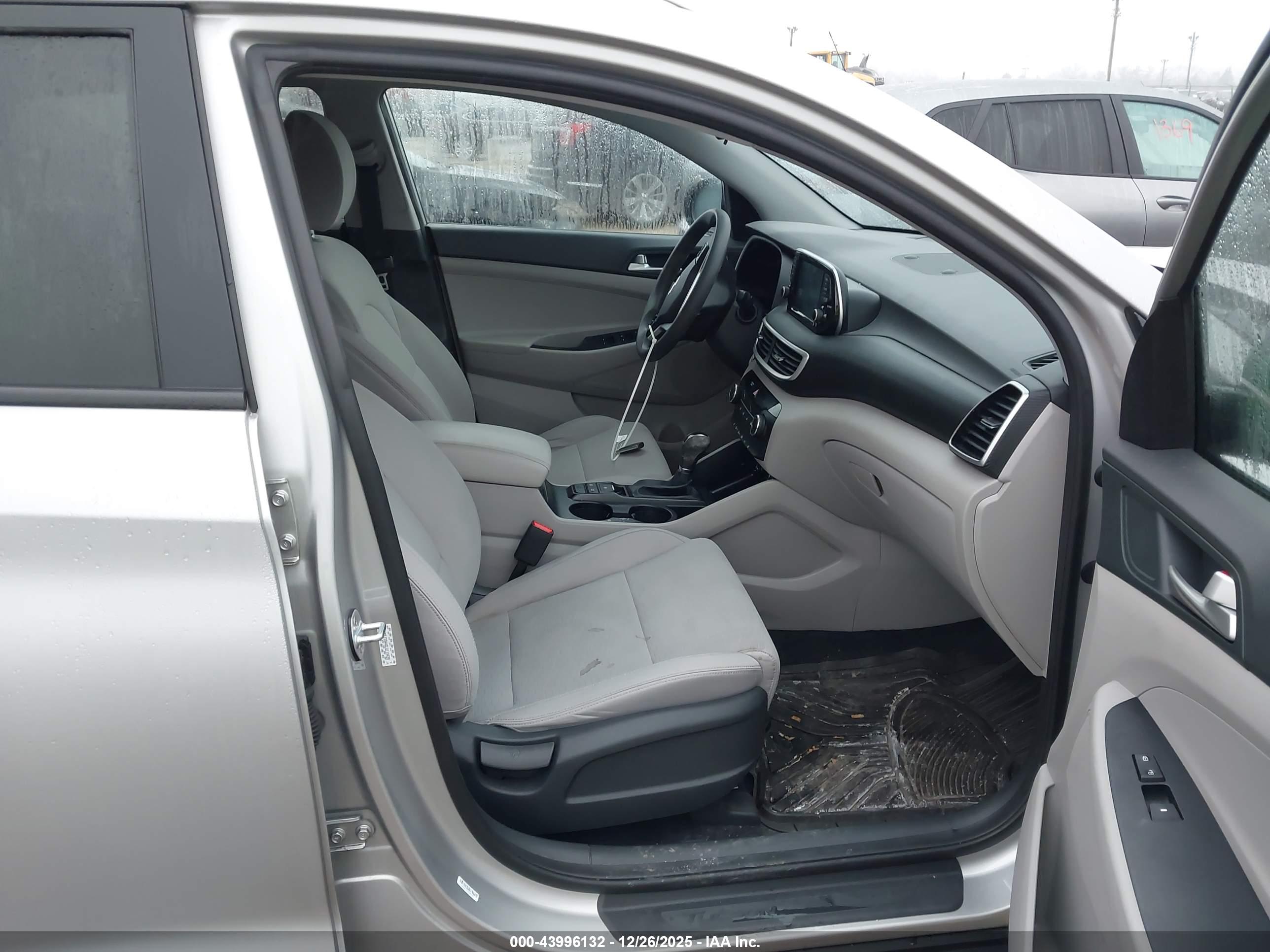 HYUNDAI TUCSON image 5