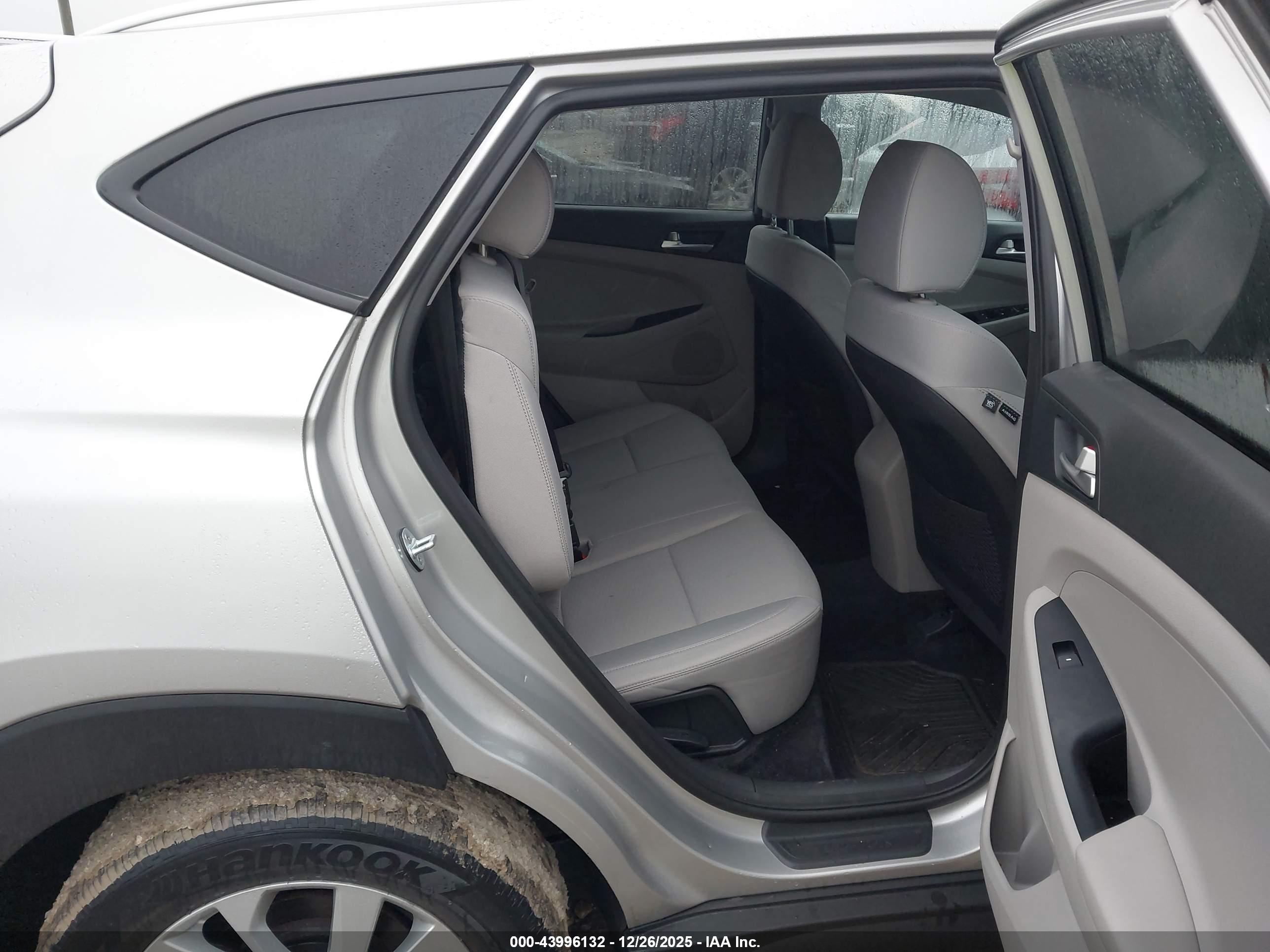 HYUNDAI TUCSON image 8