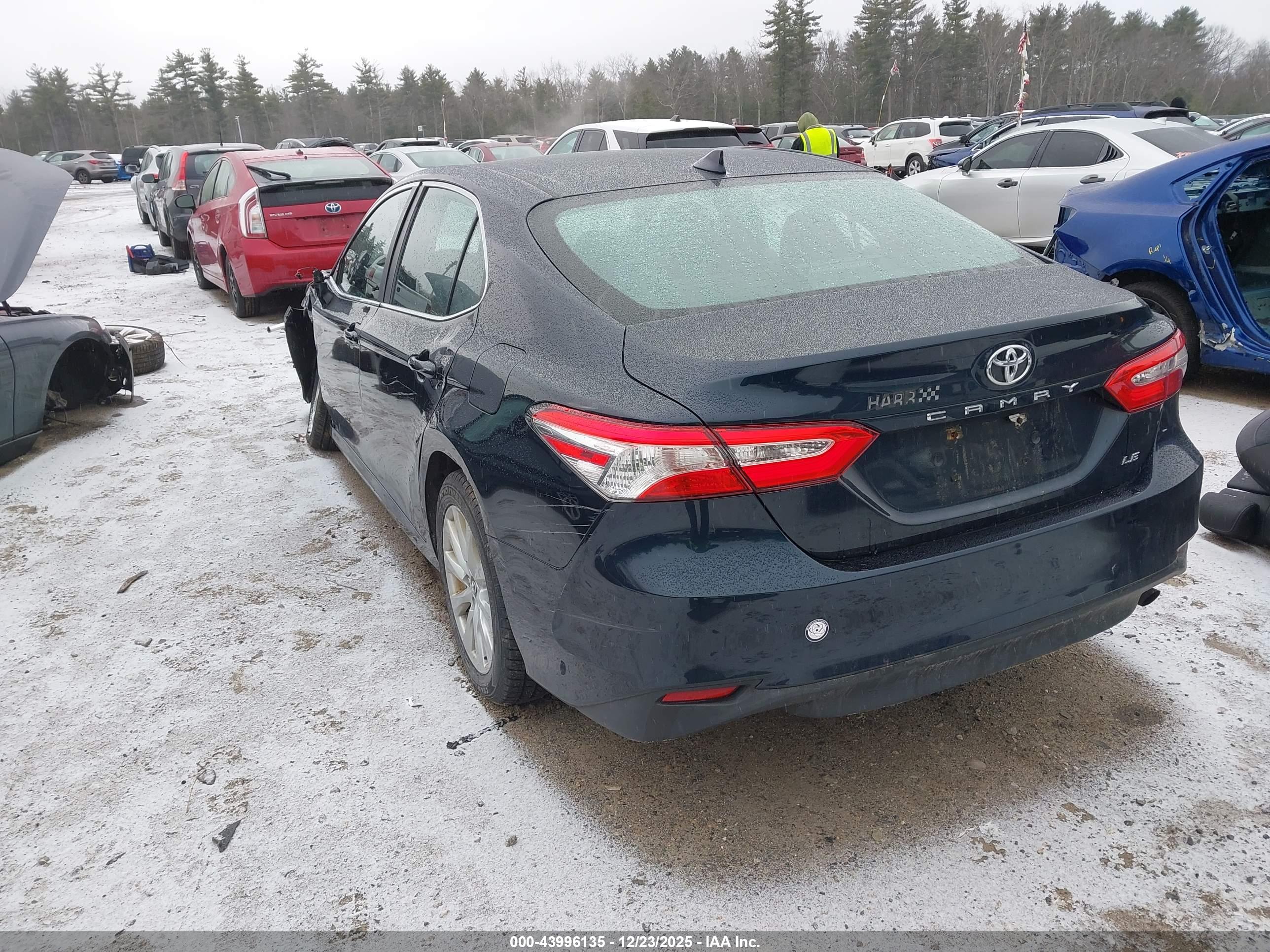 TOYOTA CAMRY image 3