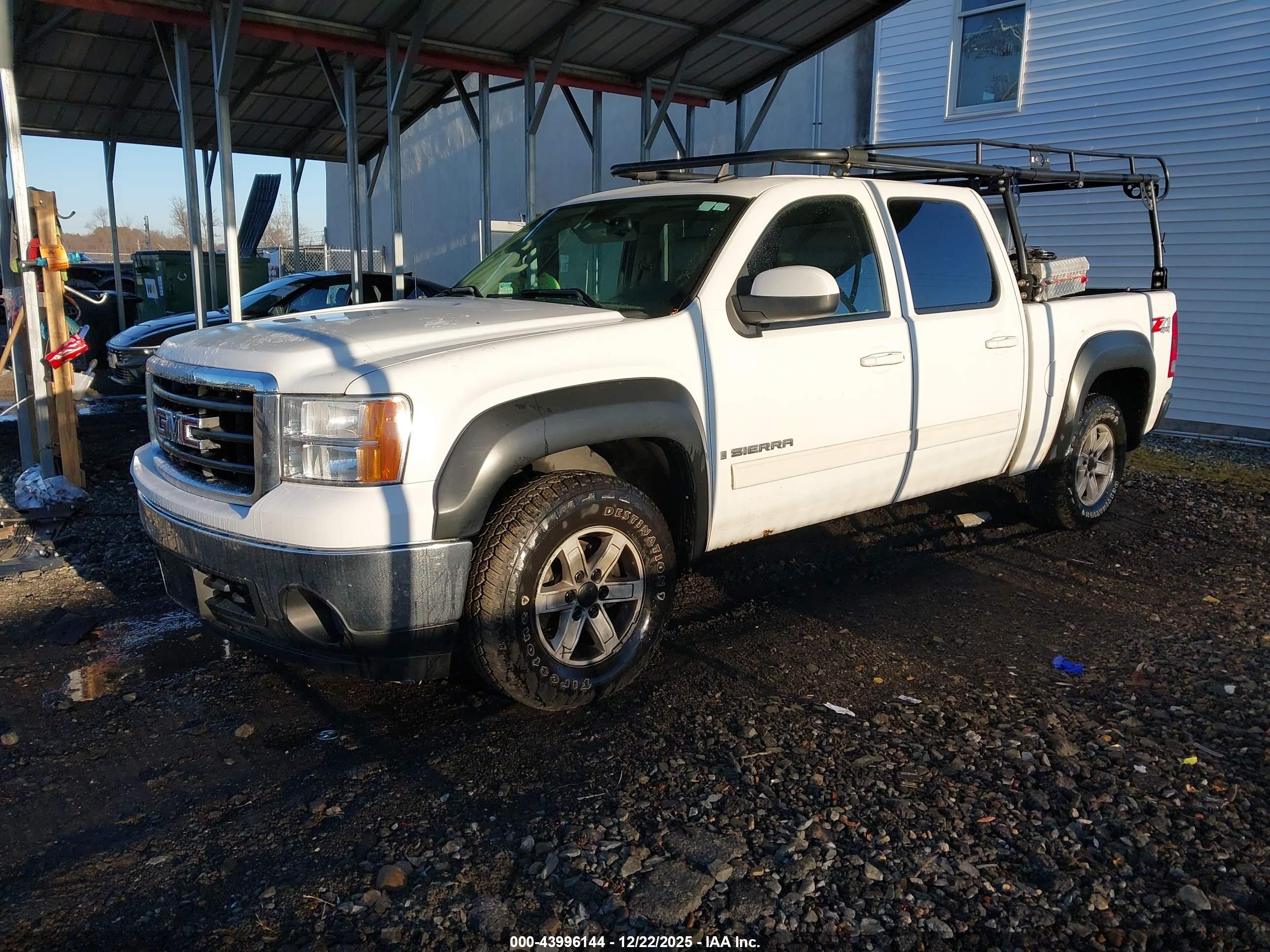 GMC SIERRA image 2