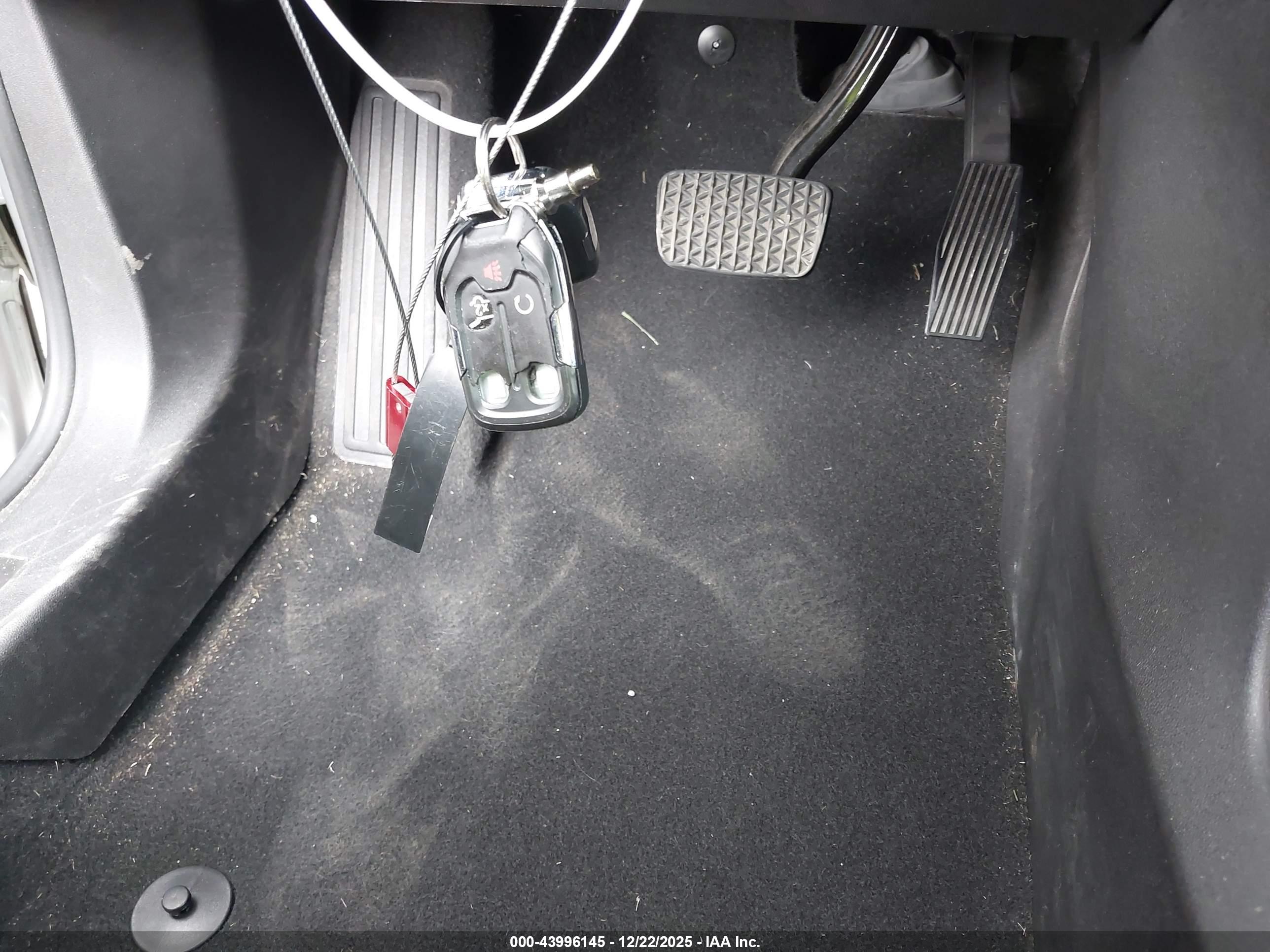 GMC TERRAIN image 11