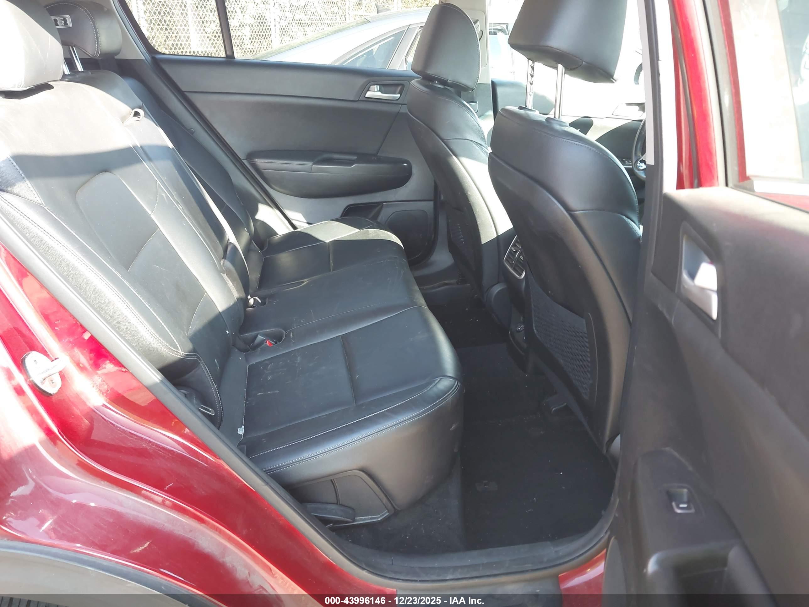 KIA SPORTAGE image 8
