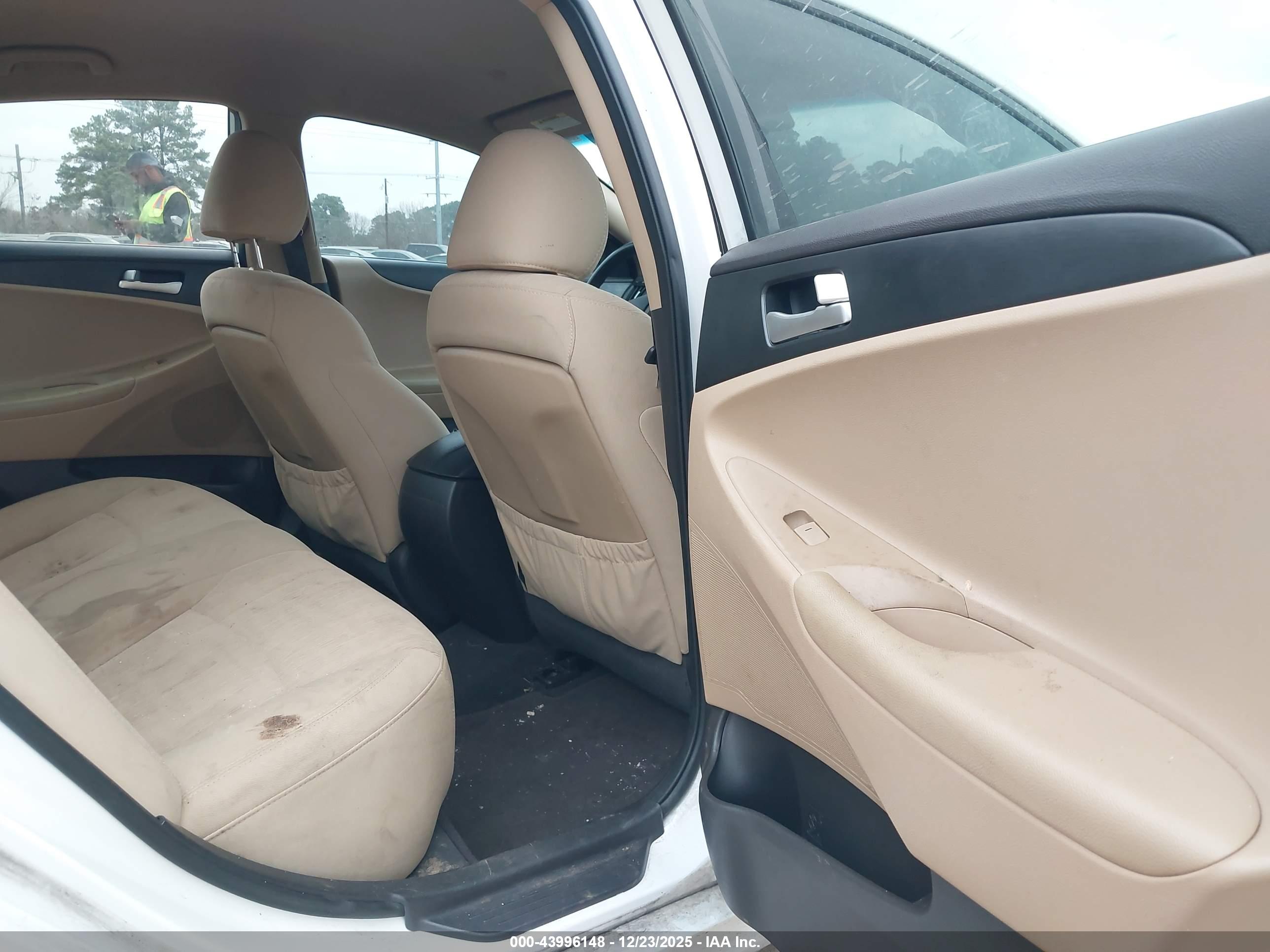 HYUNDAI SONATA image 8