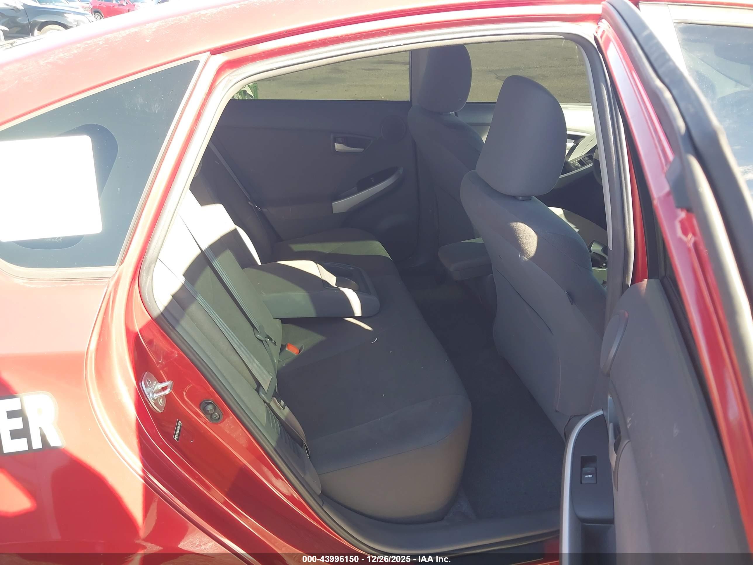 TOYOTA PRIUS image 8