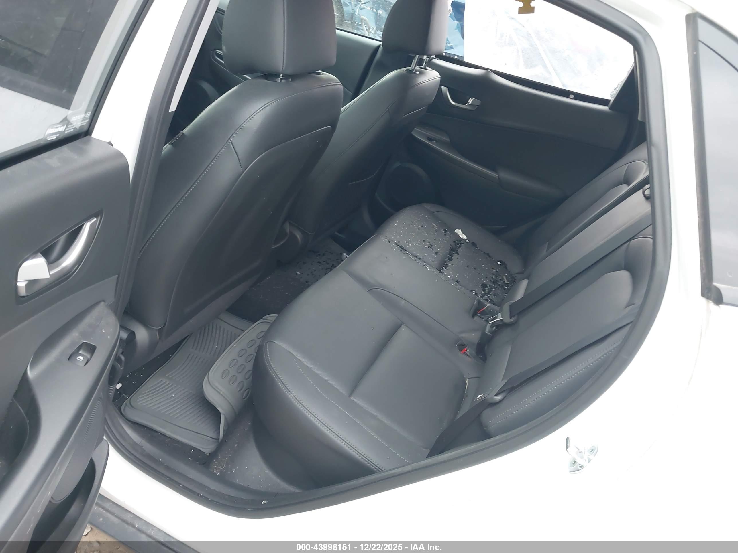 HYUNDAI KONA image 8