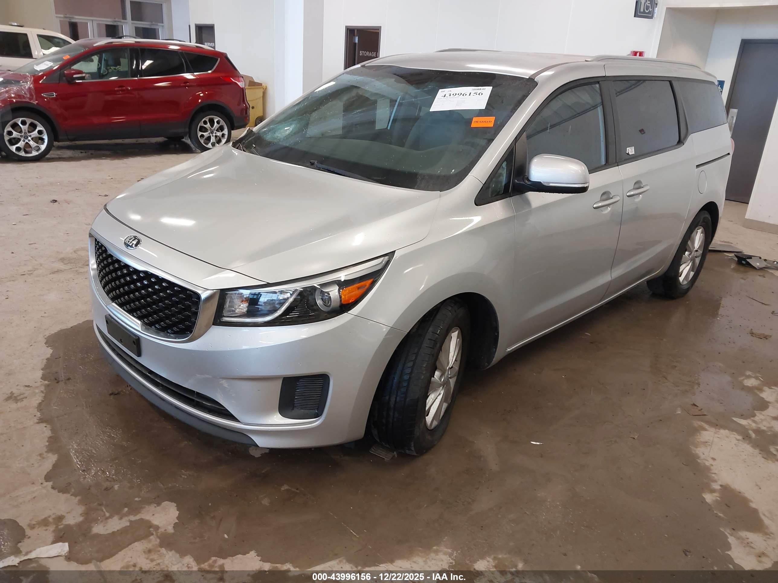 KIA SEDONA image 2