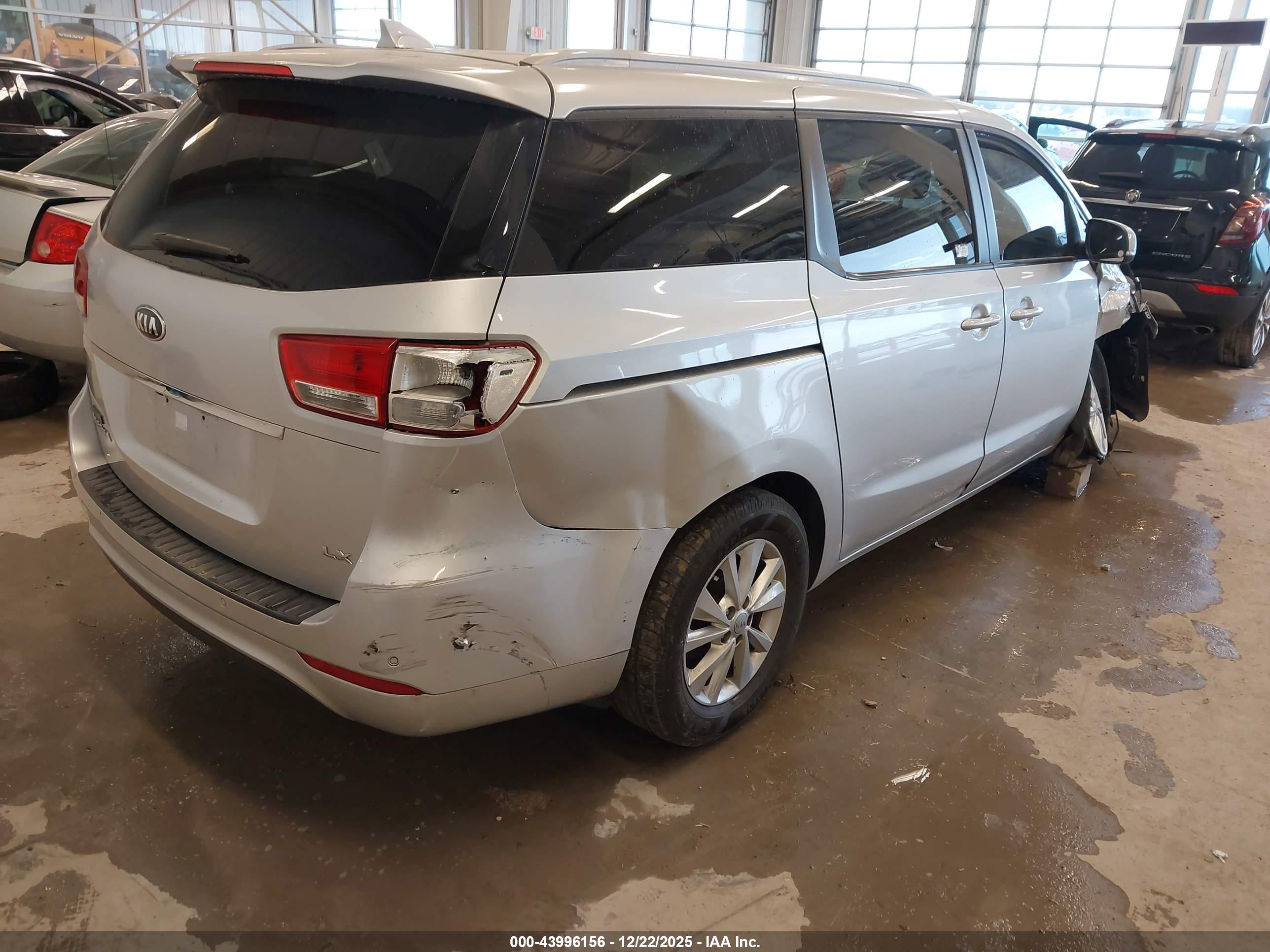 KIA SEDONA image 4