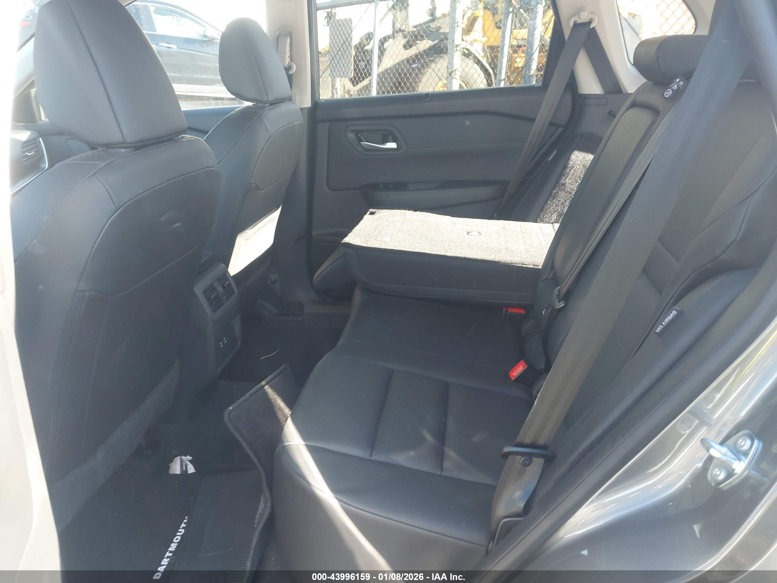 NISSAN ROGUE image 8
