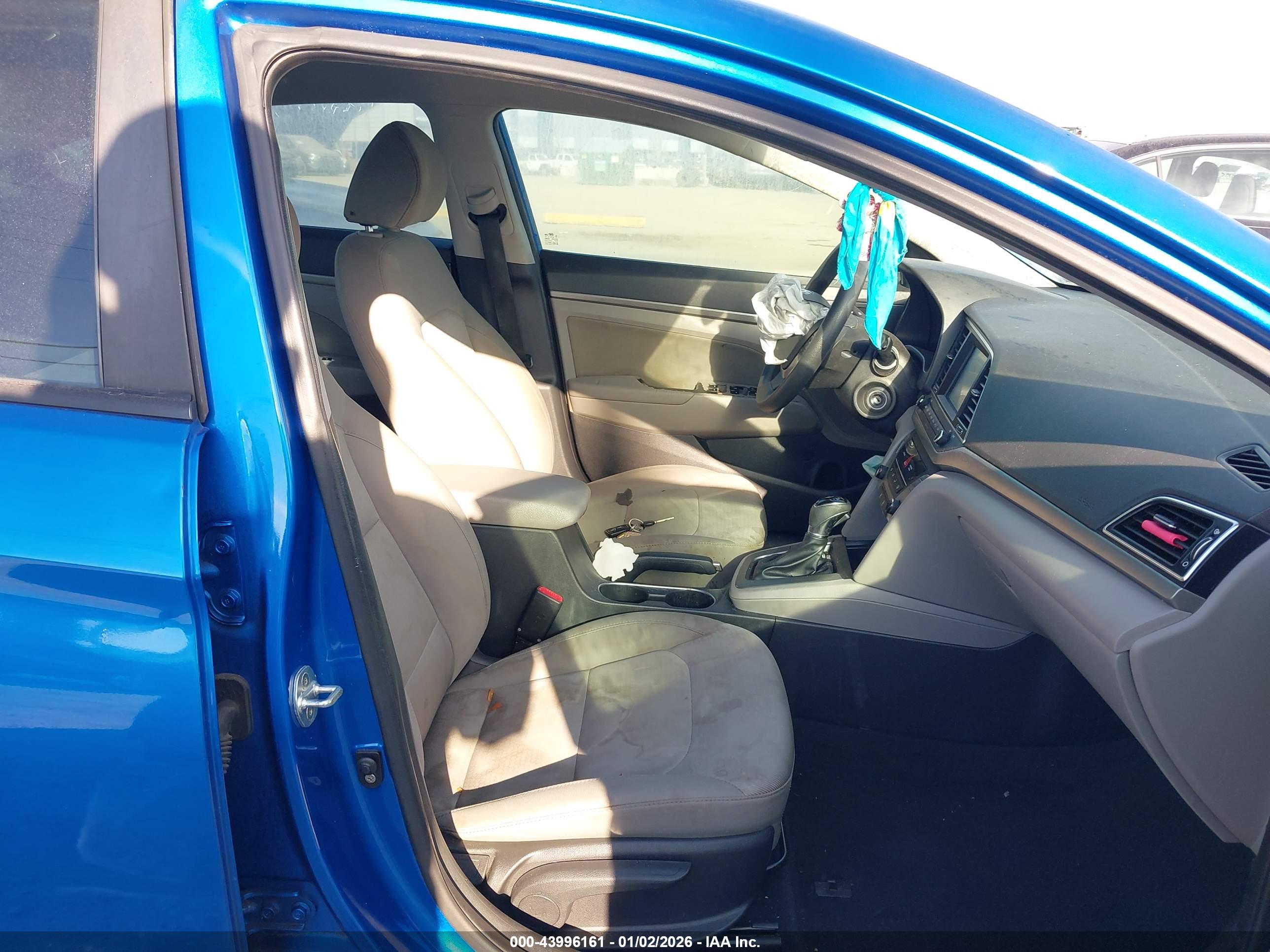HYUNDAI ELANTRA image 5
