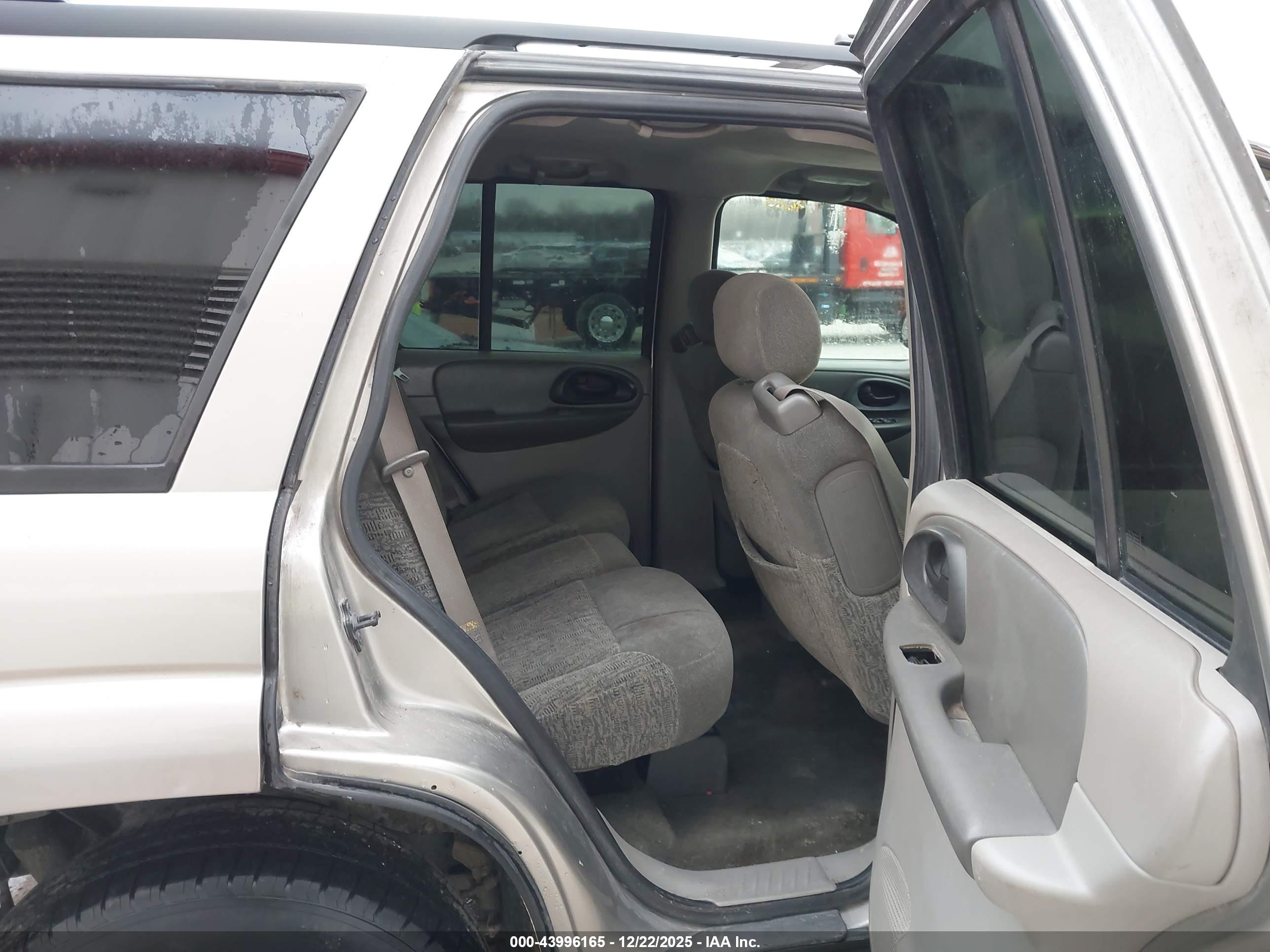 CHEVROLET TRAILBLAZER image 8