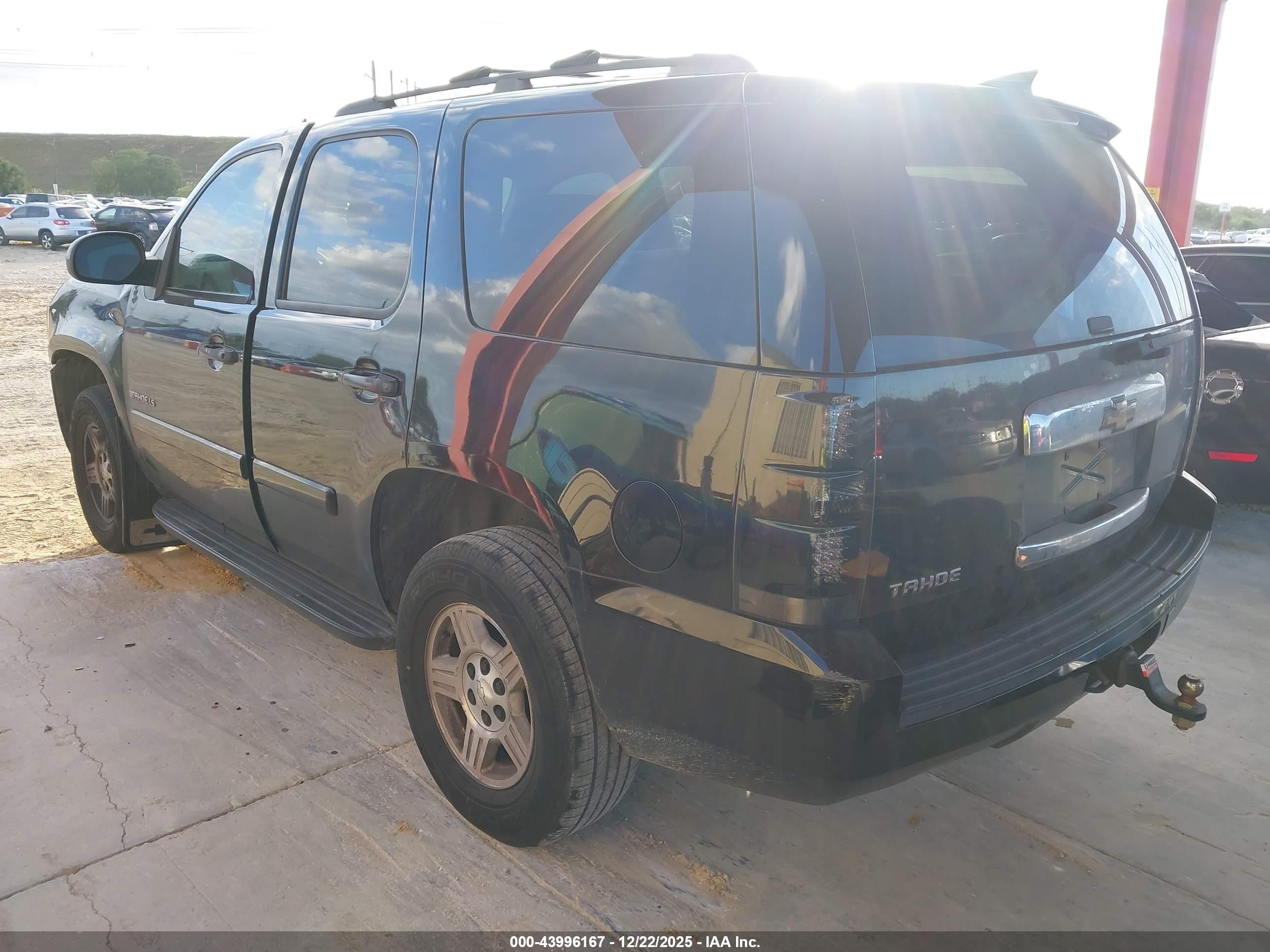 CHEVROLET TAHOE image 3