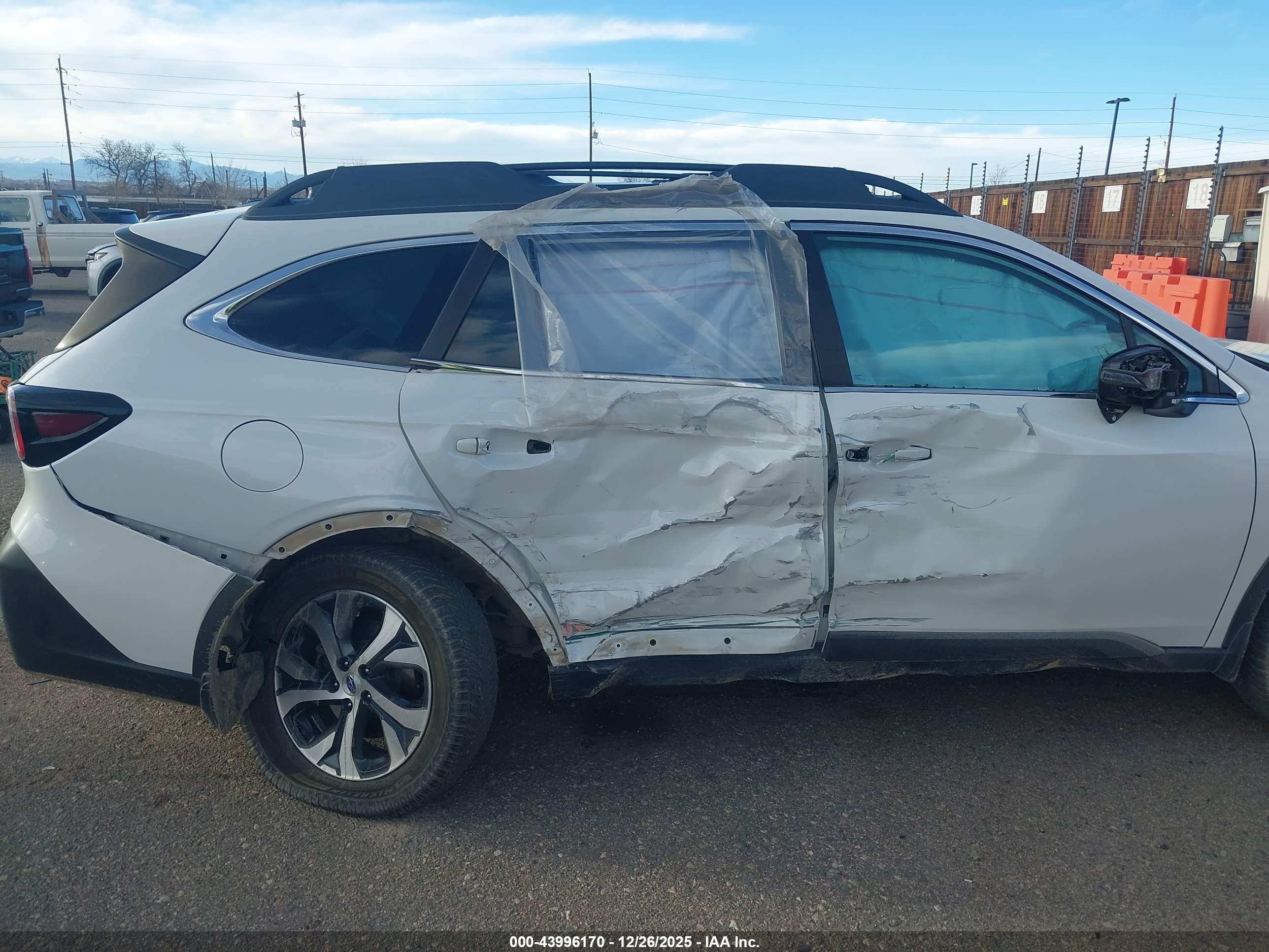 SUBARU OUTBACK image 6