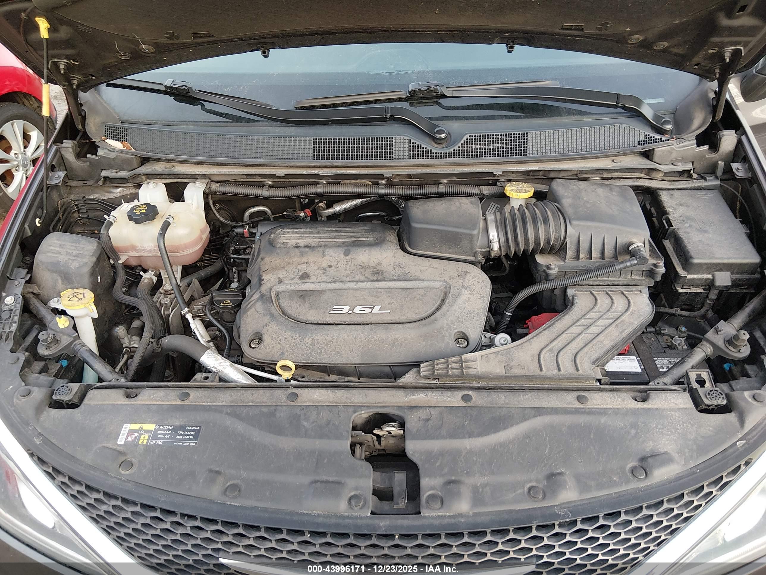 CHRYSLER PACIFICA image 10