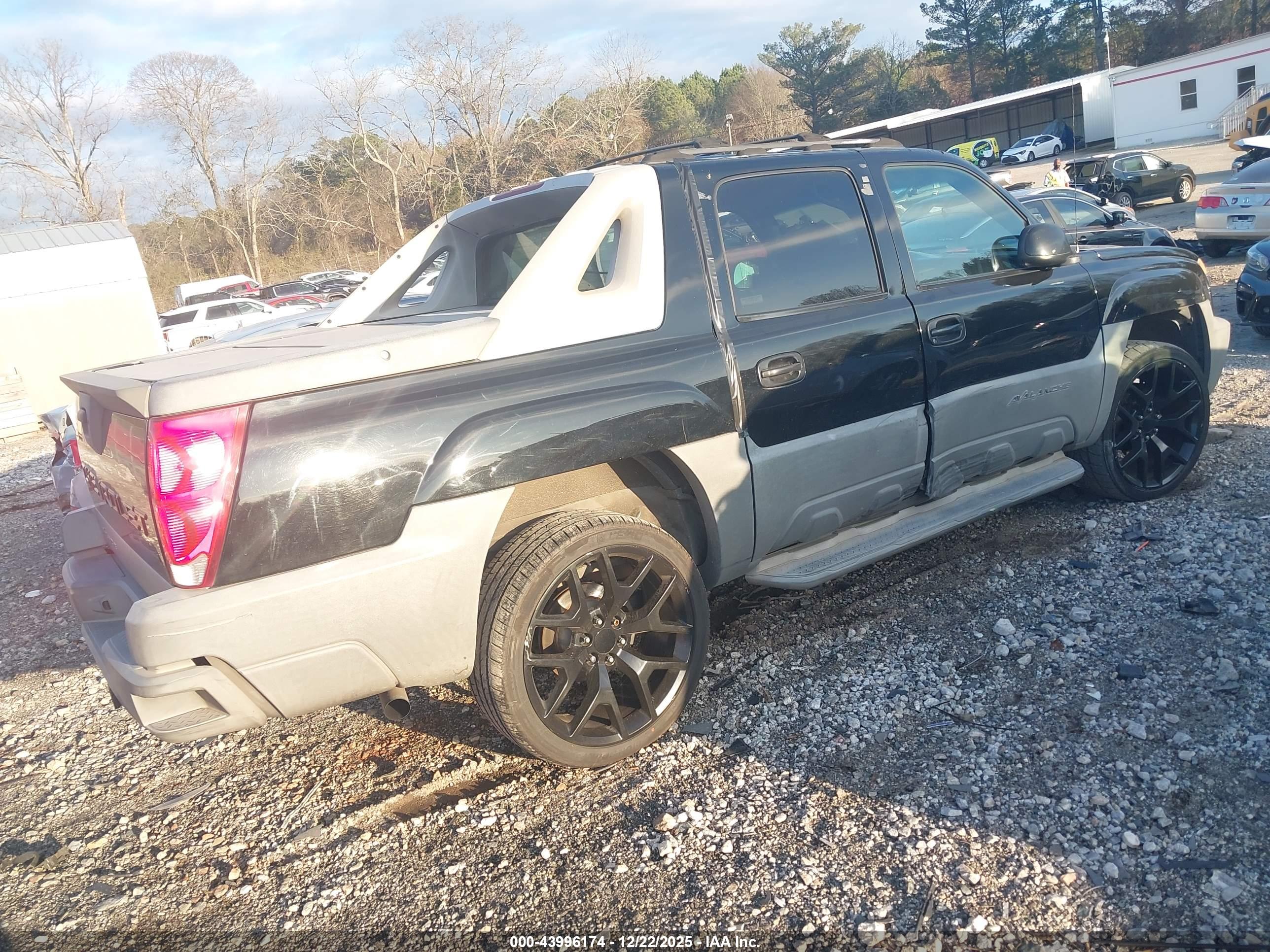 CHEVROLET AVALANCHE image 4