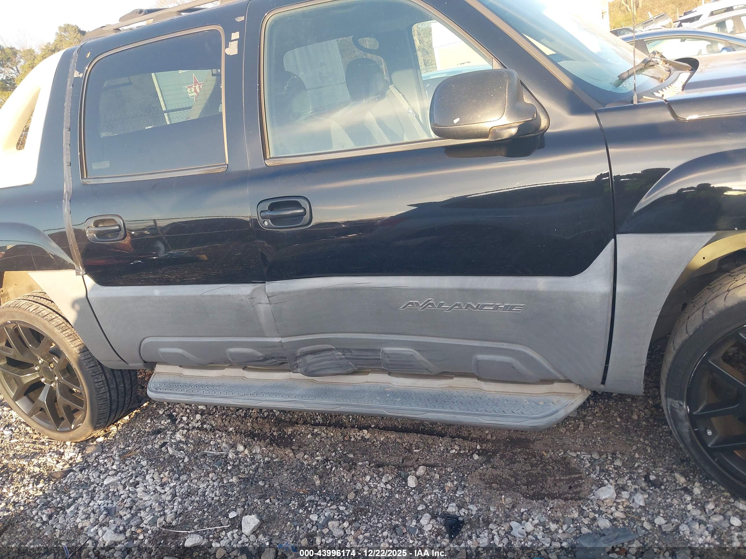 CHEVROLET AVALANCHE image 6