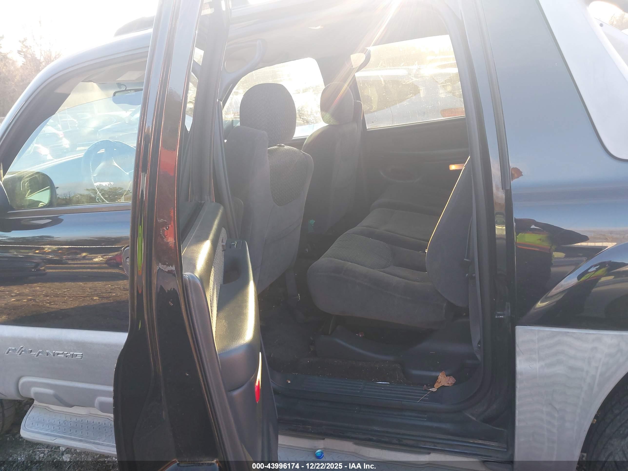 CHEVROLET AVALANCHE image 8