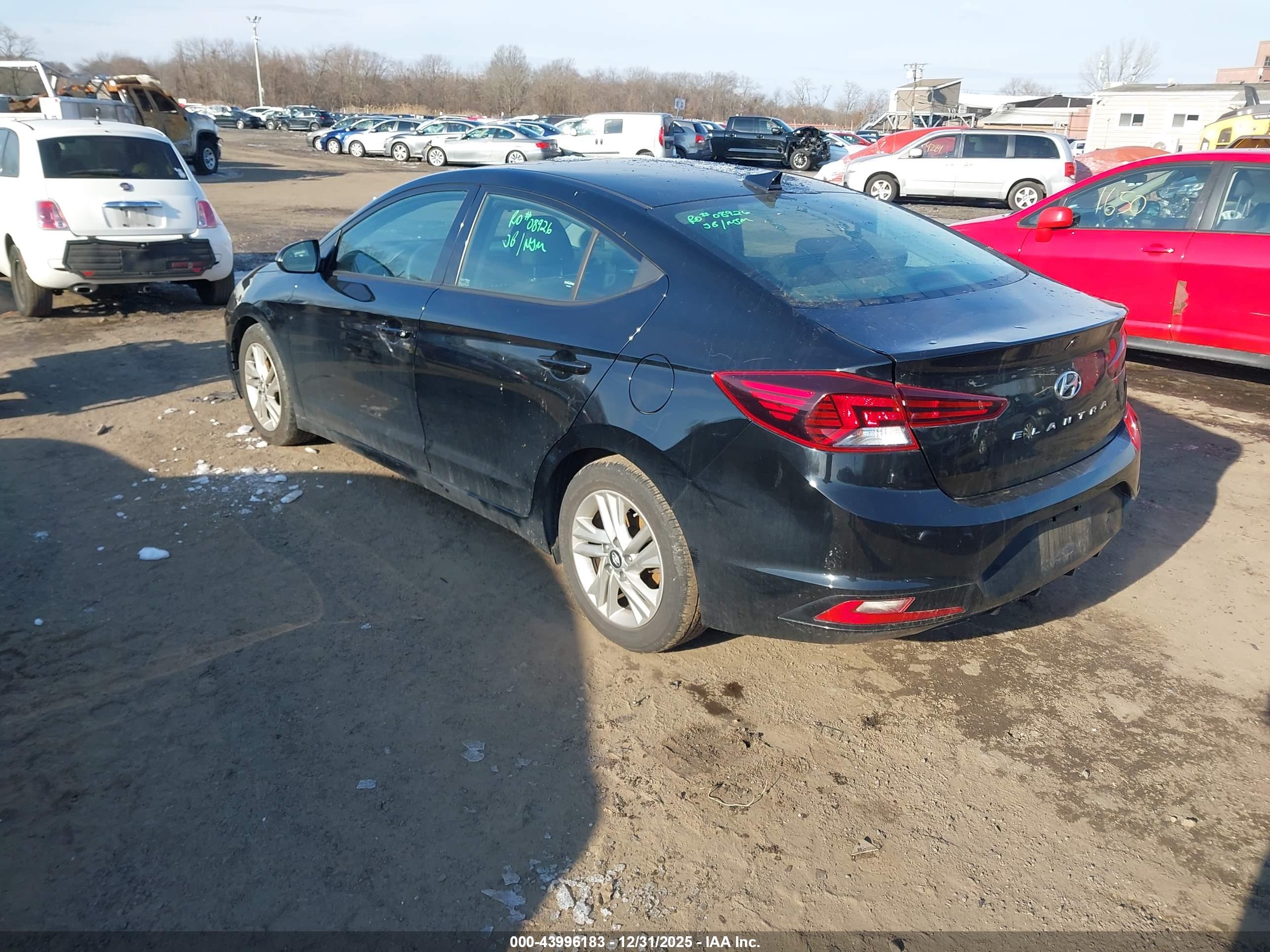 HYUNDAI ELANTRA image 3