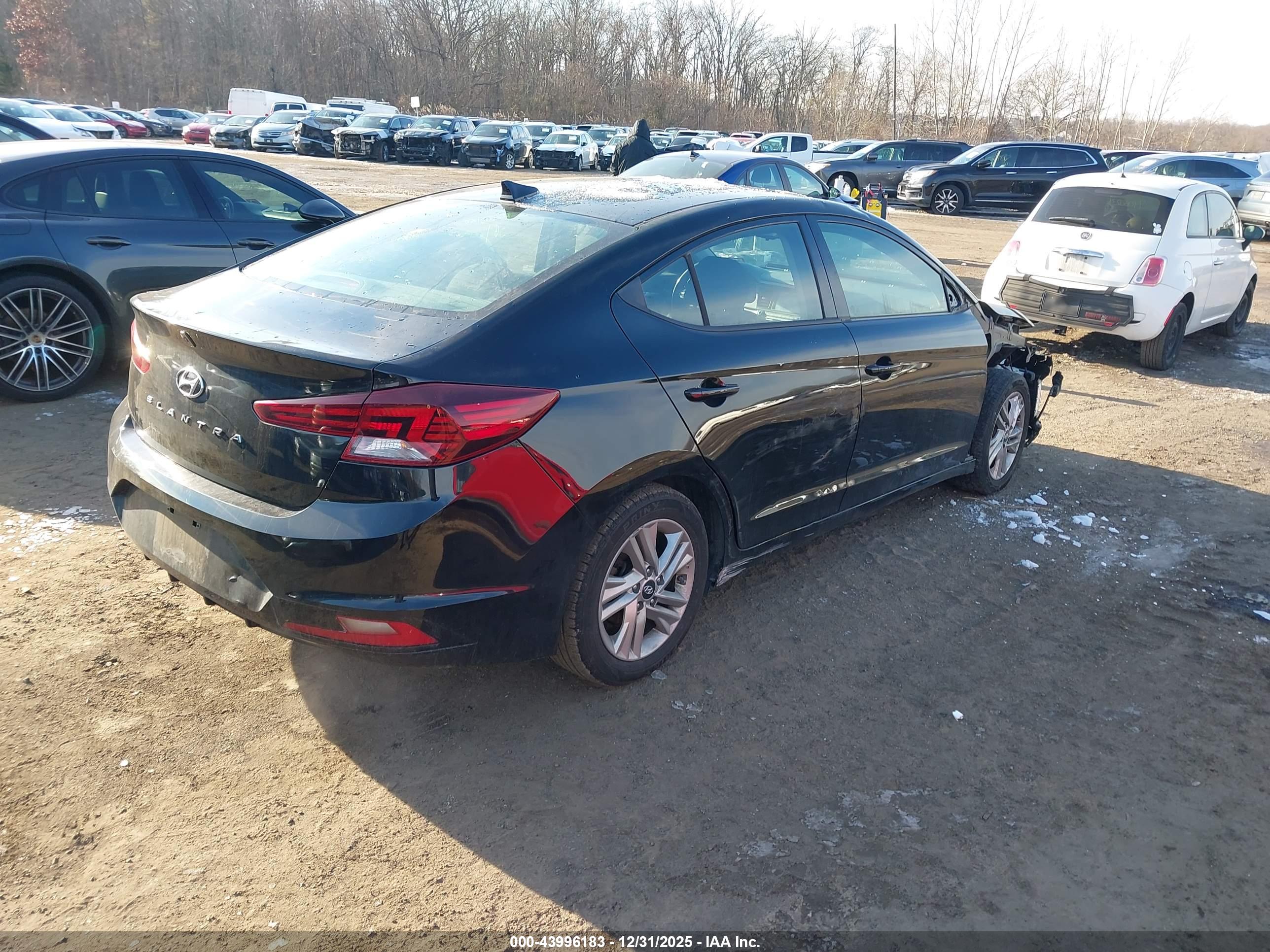 HYUNDAI ELANTRA image 4