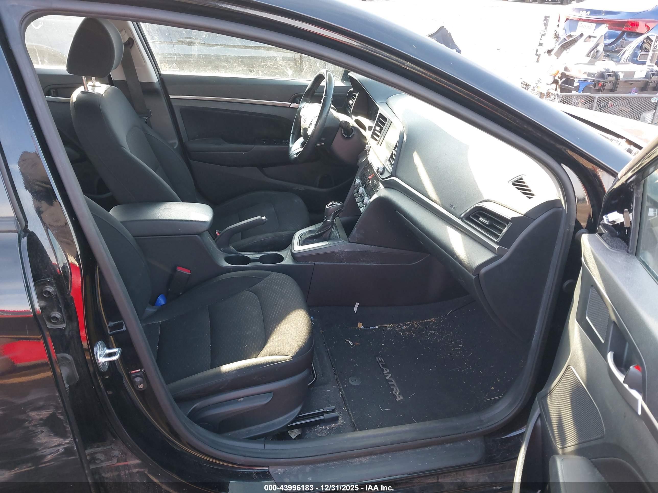 HYUNDAI ELANTRA image 5
