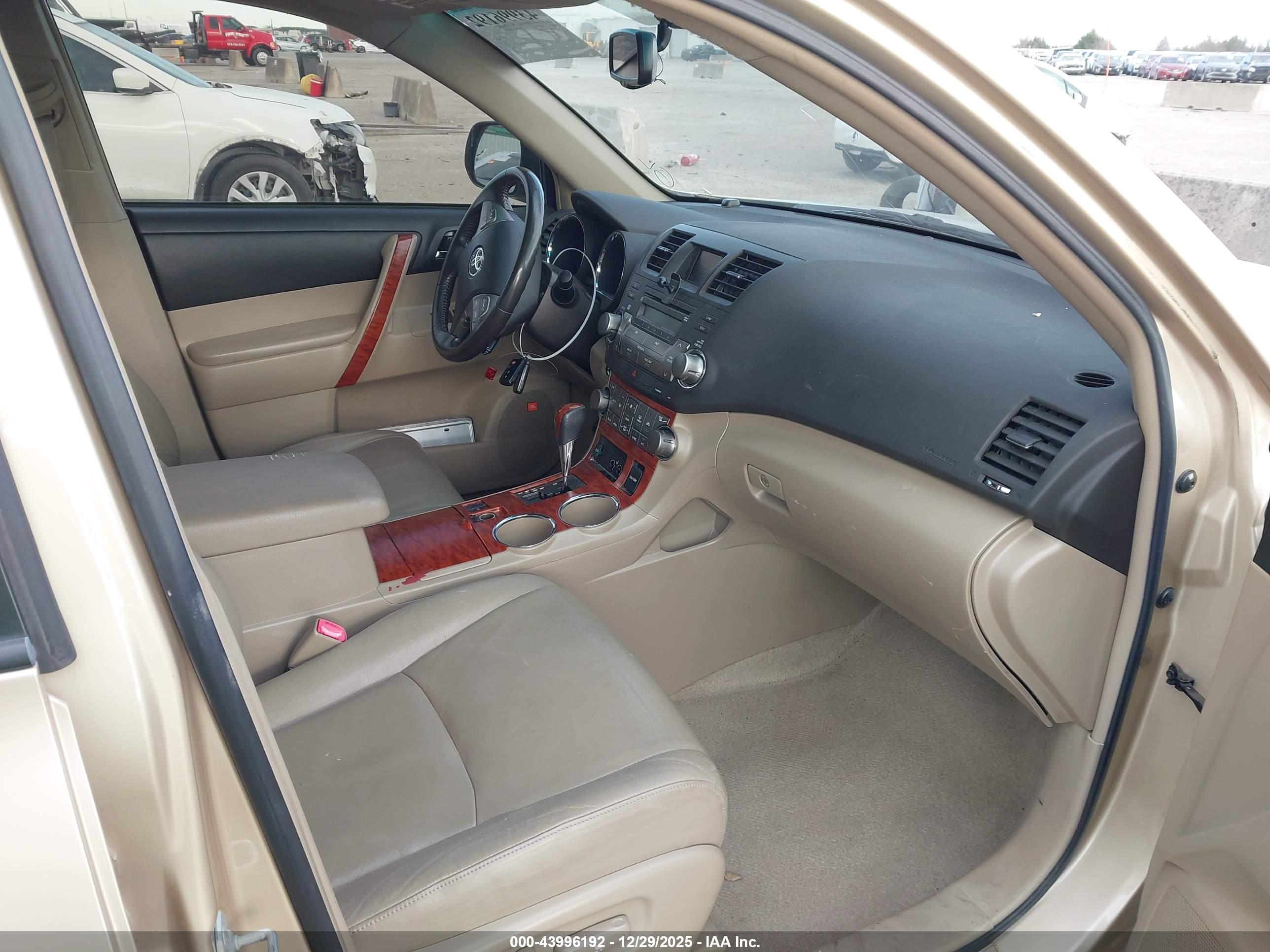 TOYOTA HIGHLANDER image 5