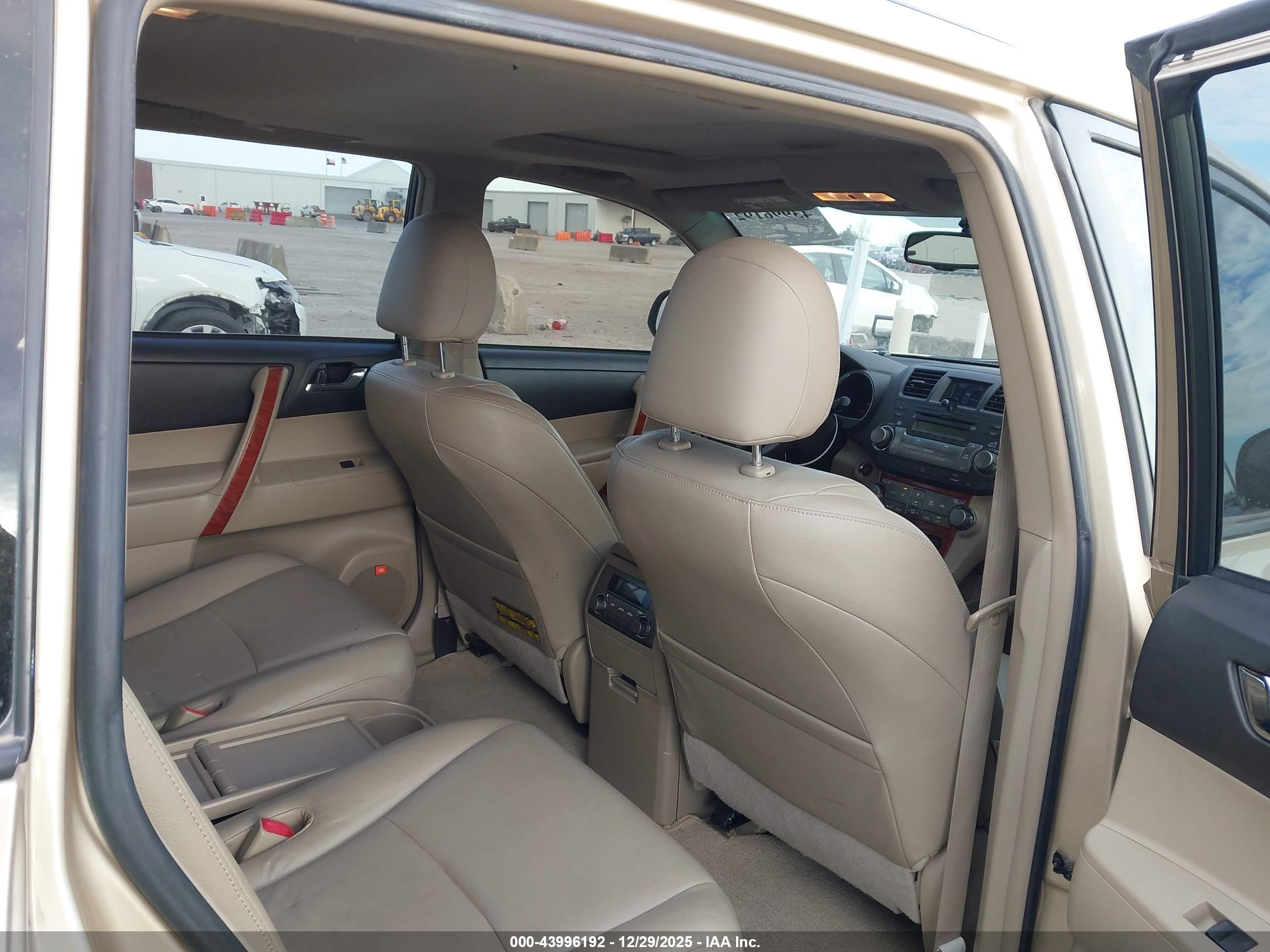TOYOTA HIGHLANDER image 8