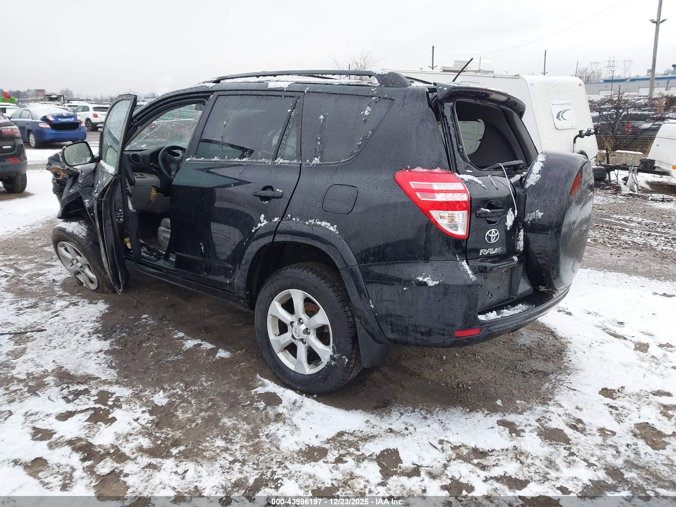 TOYOTA RAV4 image 3