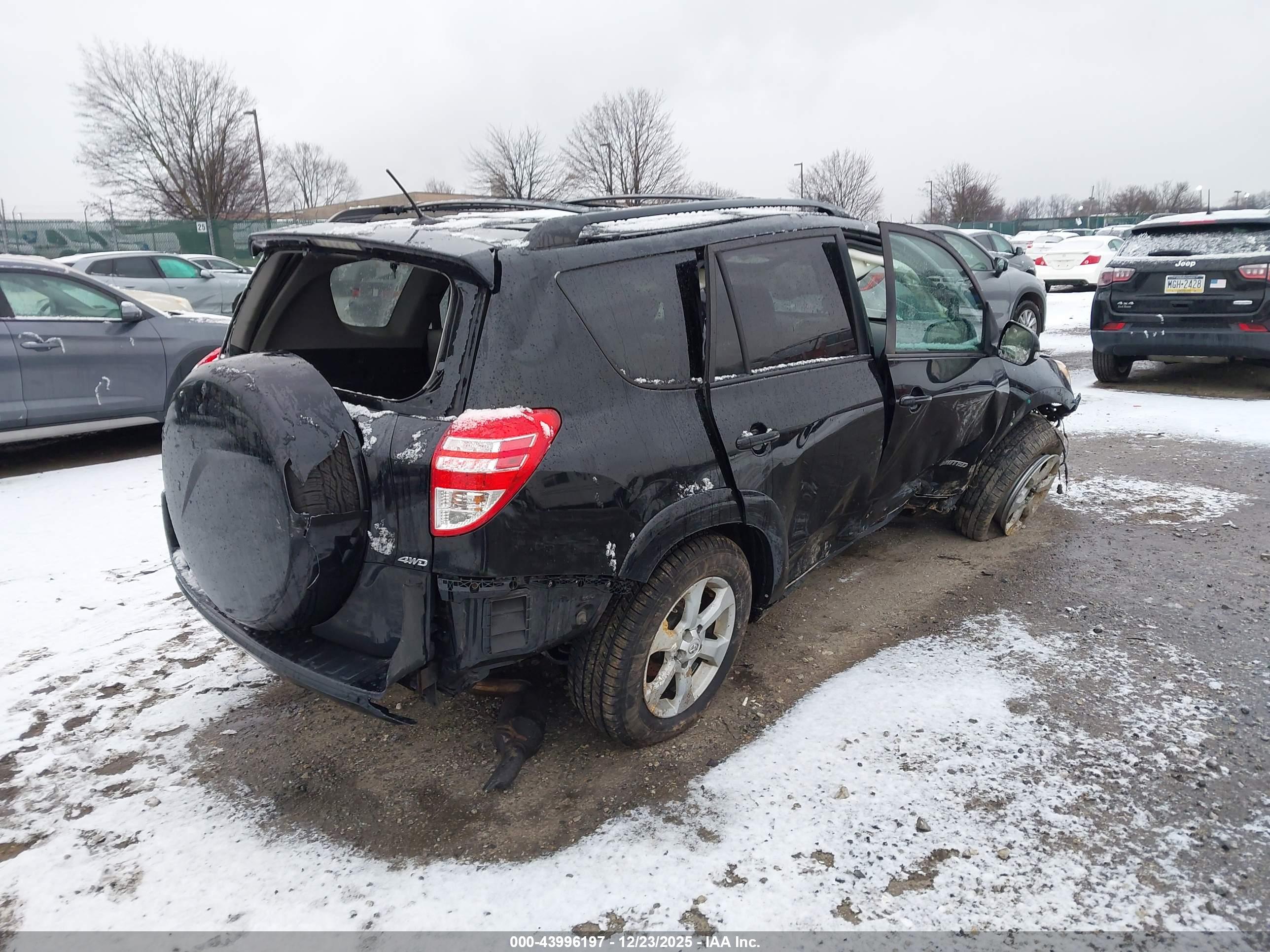 TOYOTA RAV4 image 4