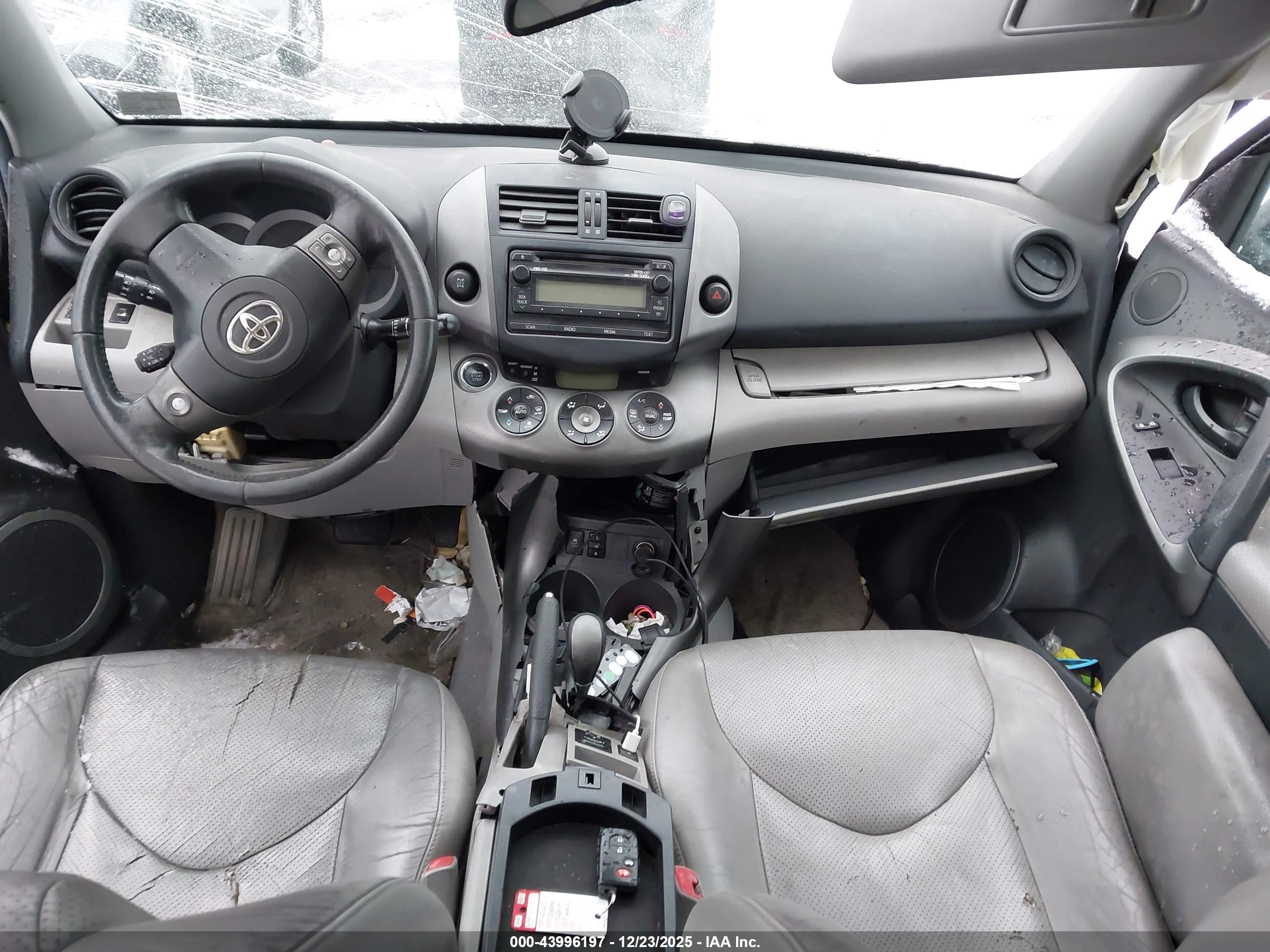 TOYOTA RAV4 image 5