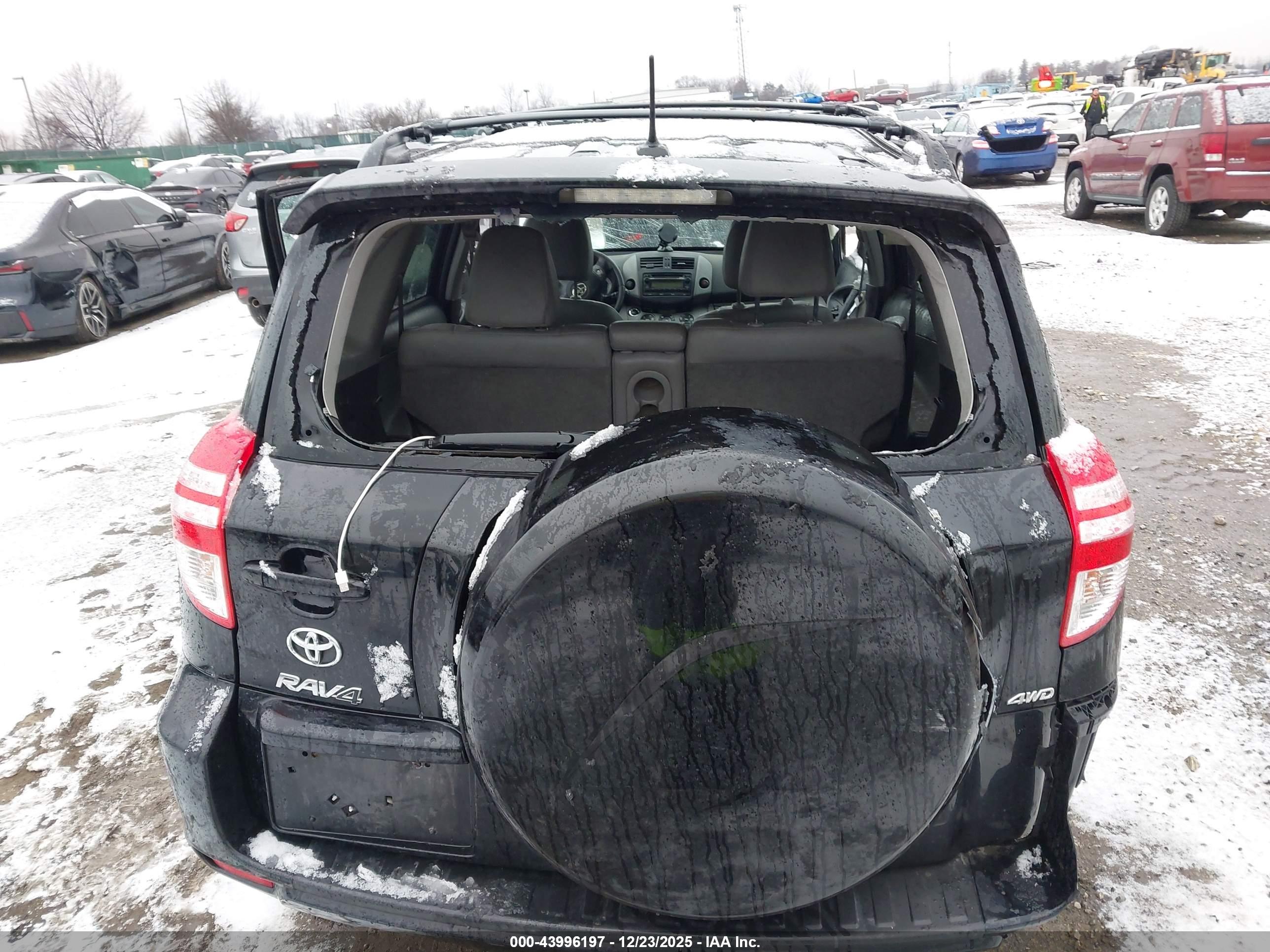 TOYOTA RAV4 image 6