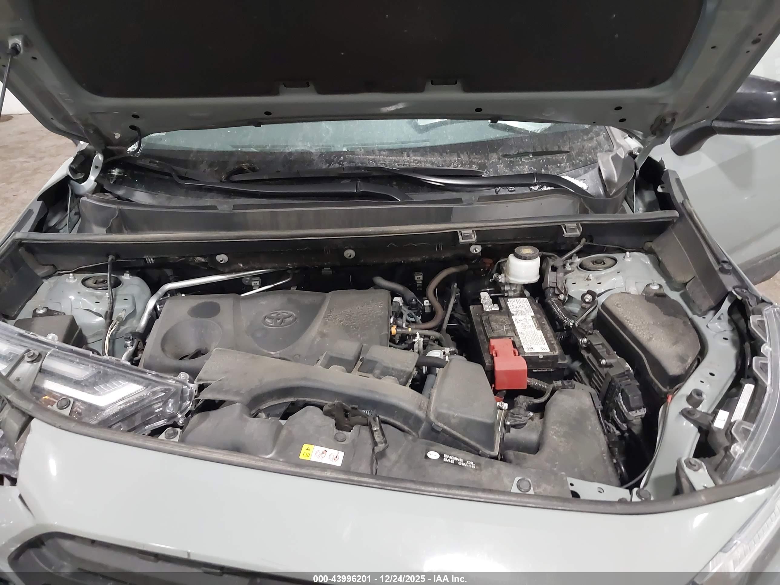 TOYOTA RAV4 image 10