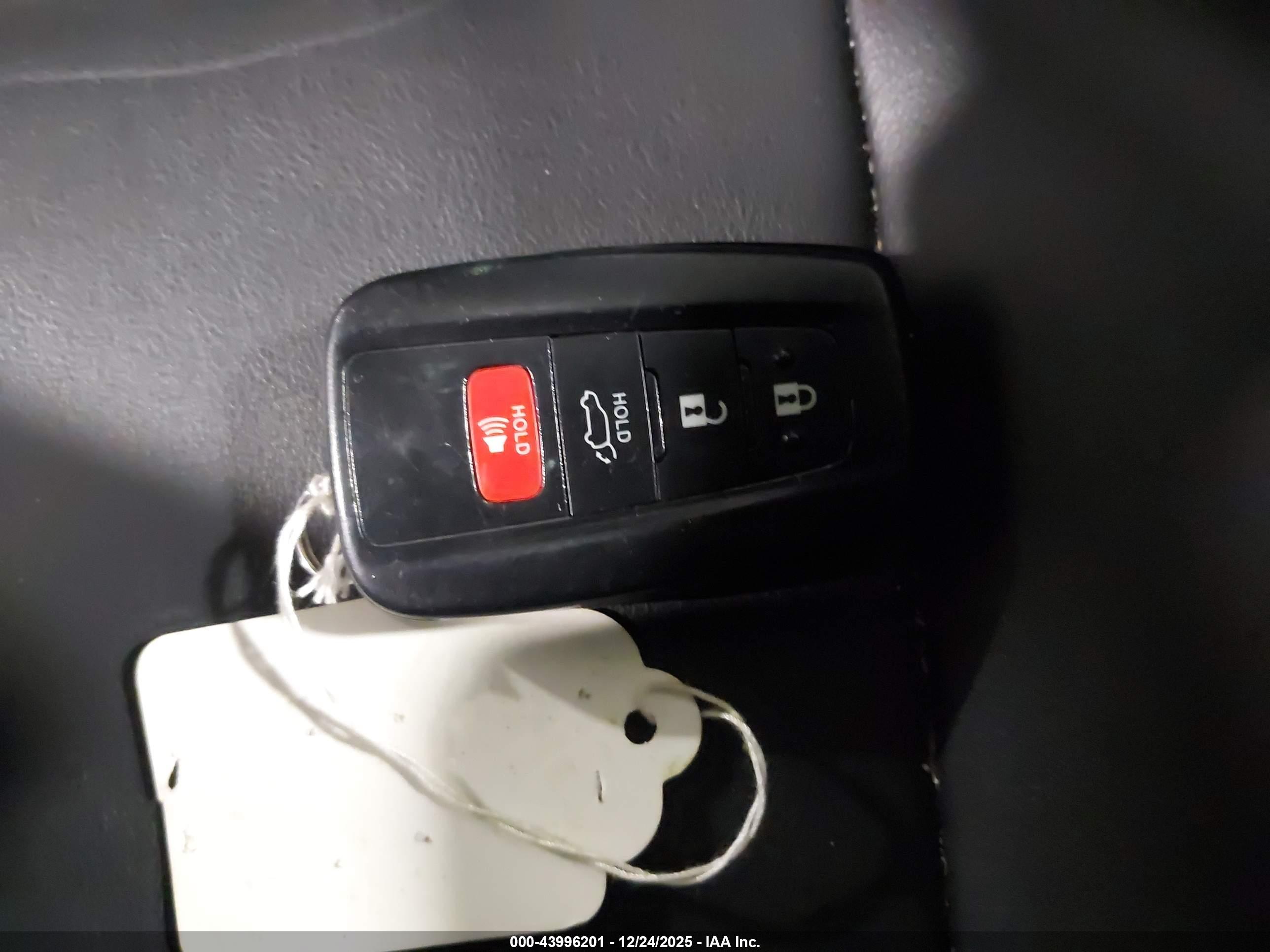 TOYOTA RAV4 image 11